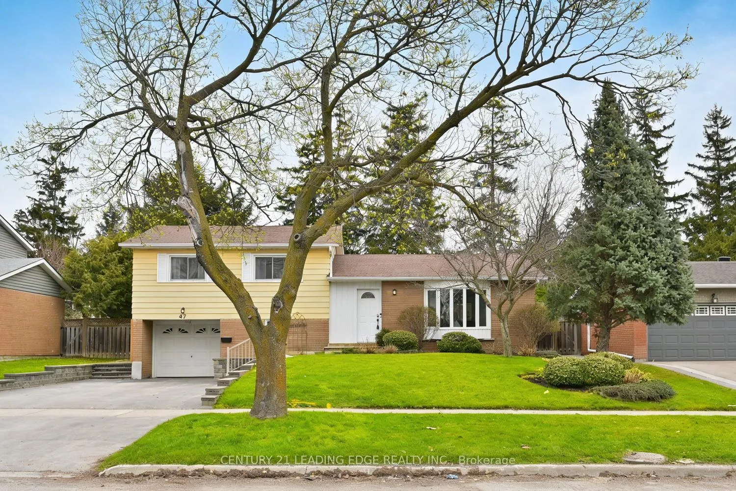 Photo 2 of 47 Wootten Way N, Markham, Markham Village — HOMEH