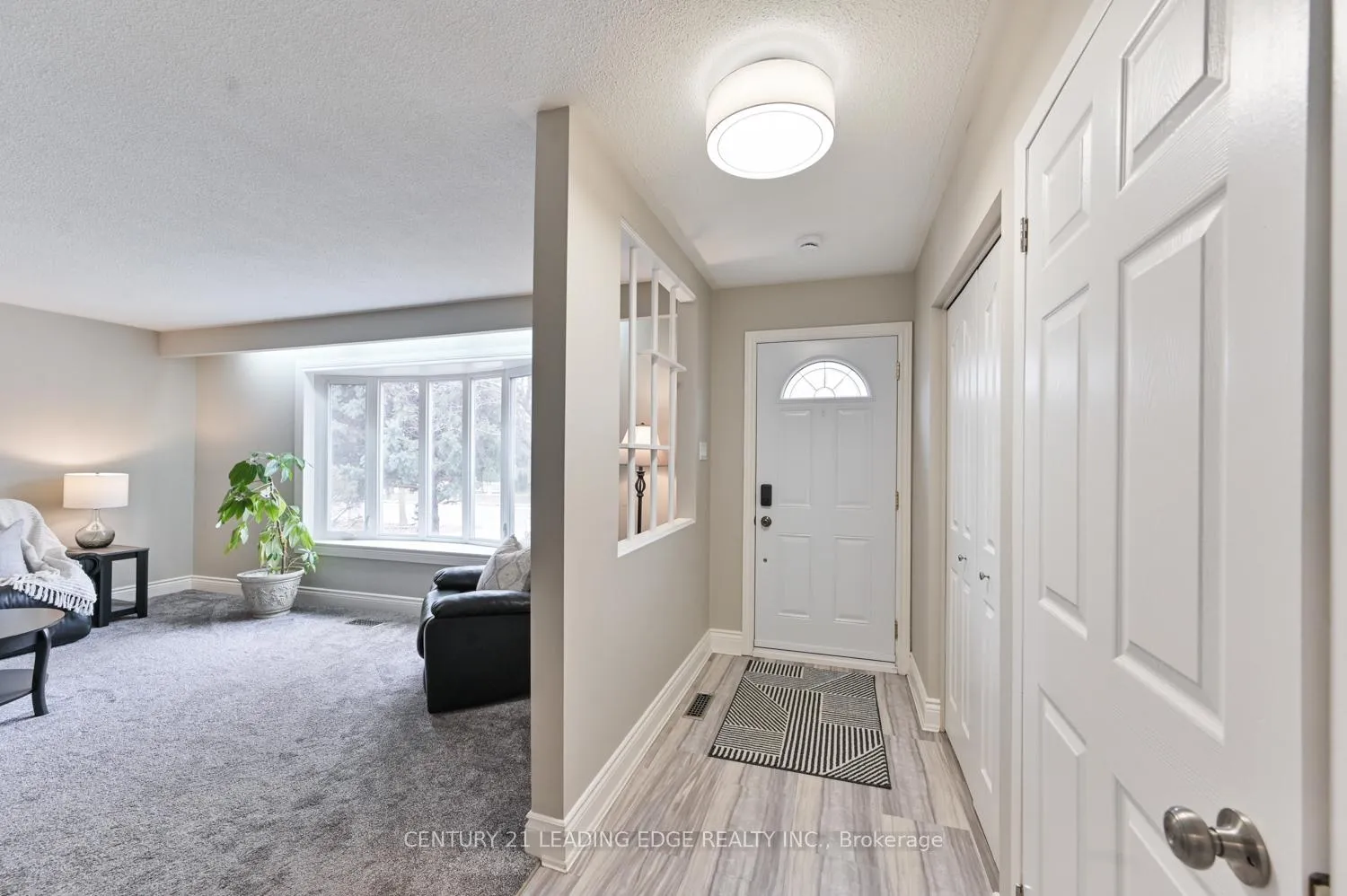 Photo 4 of 47 Wootten Way N, Markham, Markham Village — HOMEH