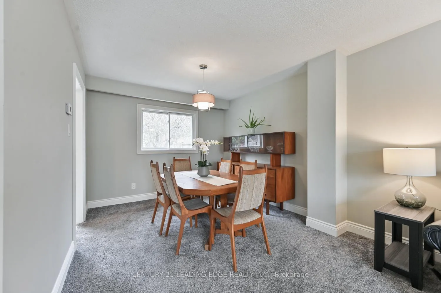 Photo 10 of 47 Wootten Way N, Markham, Markham Village — HOMEH