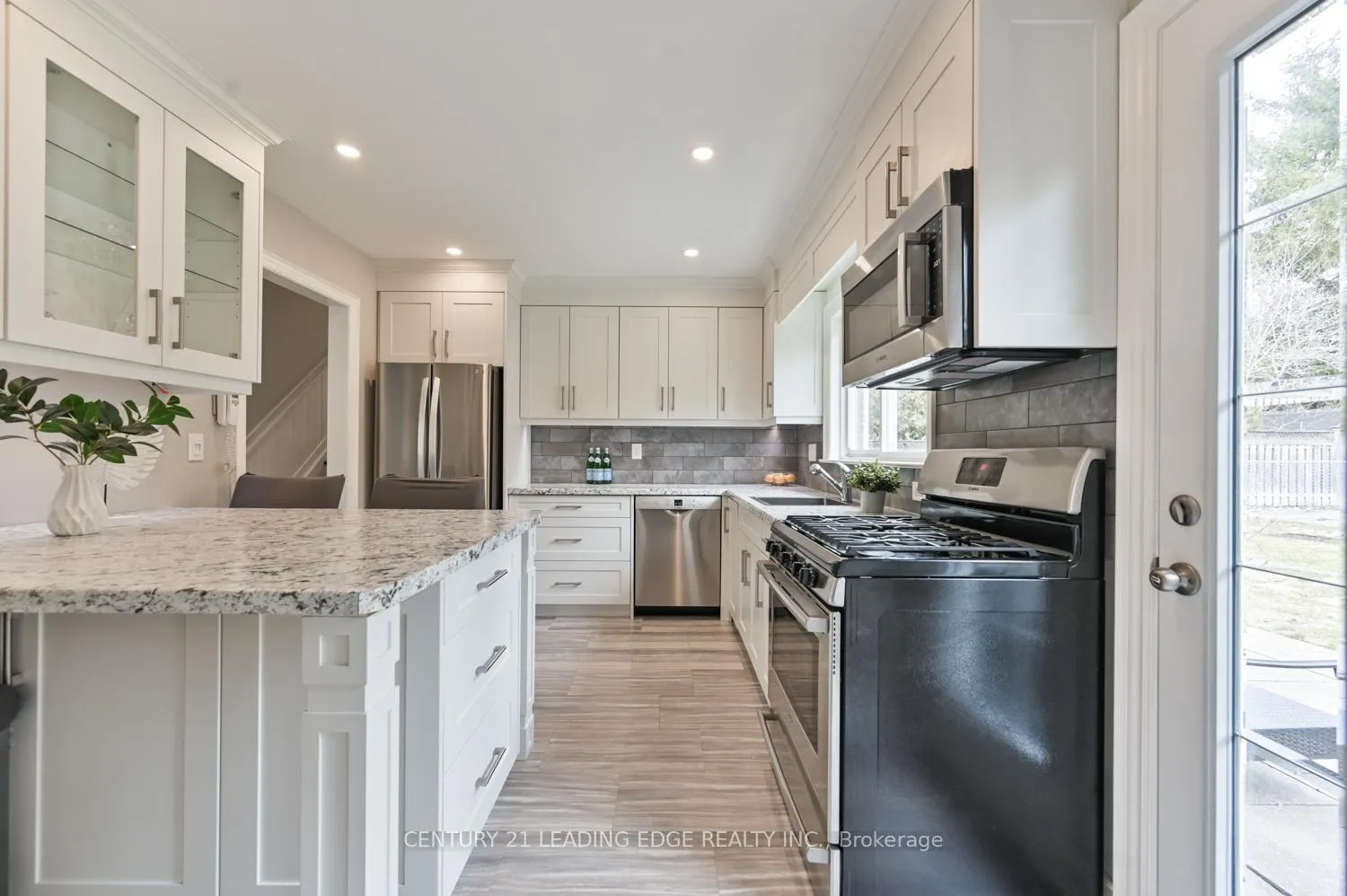 Photo 14 of 47 Wootten Way N, Markham, Markham Village — HOMEH
