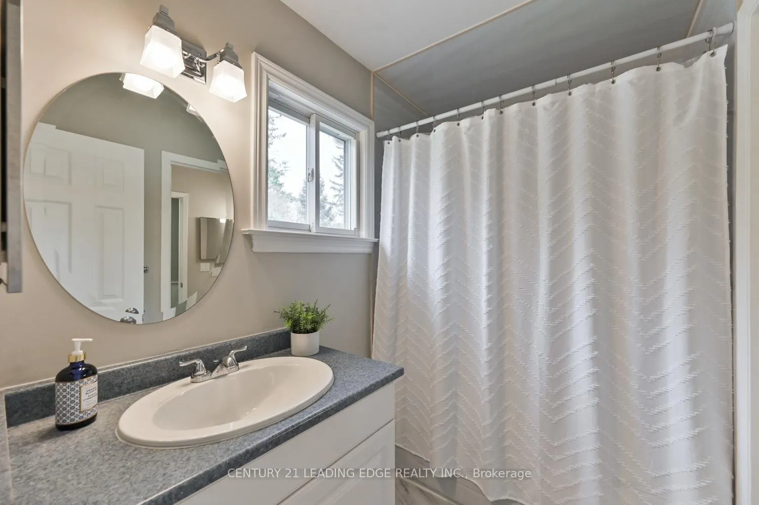 Photo 20 of 47 Wootten Way N, Markham, Markham Village — HOMEH
