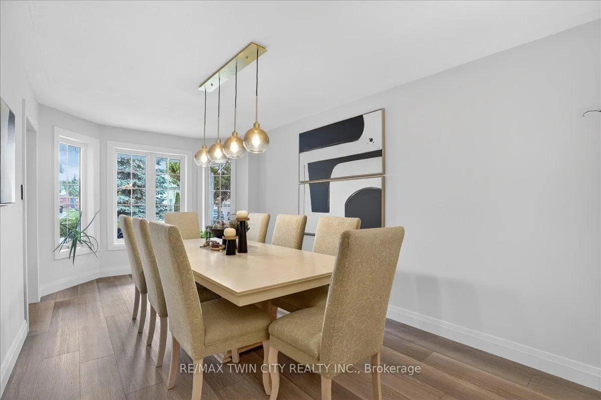 Photo 10 of 6 Ardwood Place, Kitchener — HOMEH