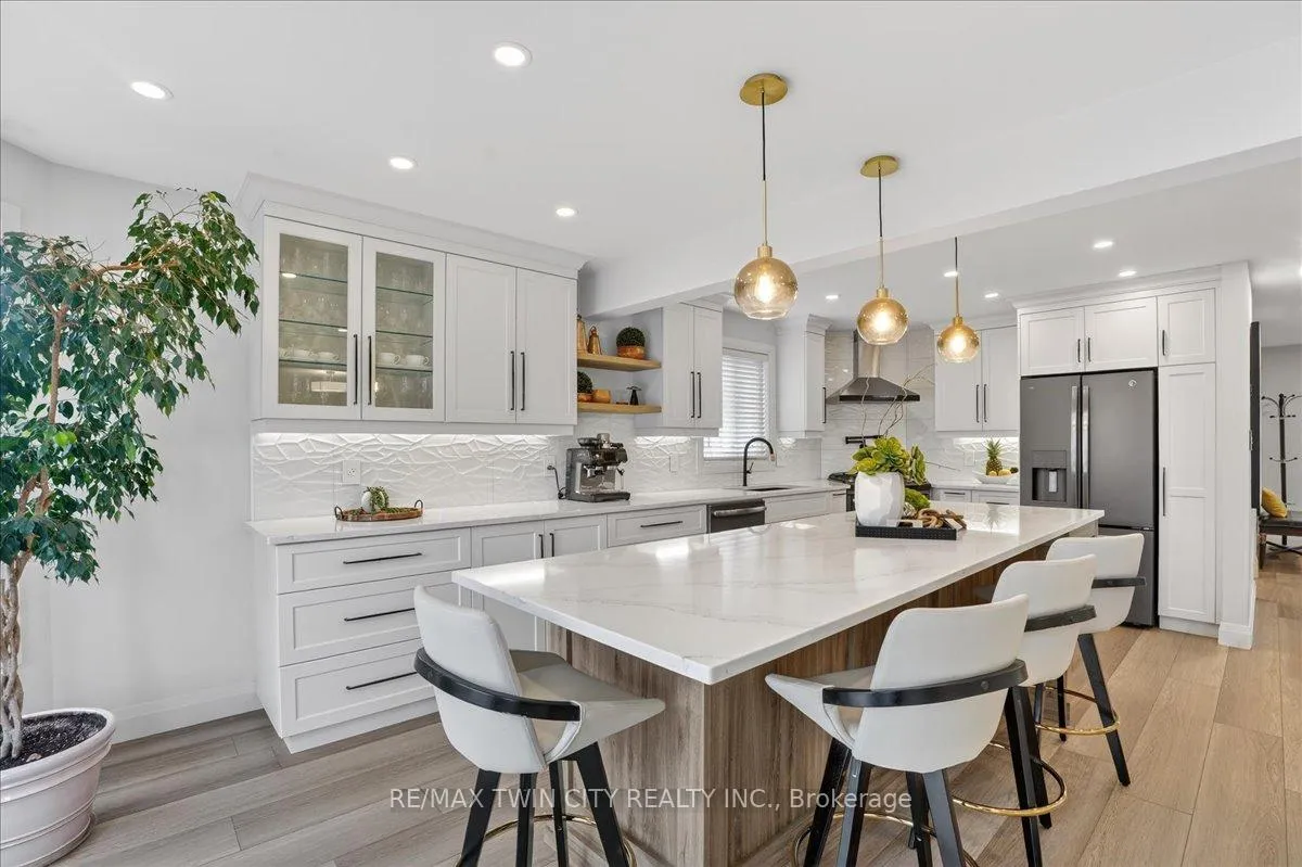 Photo 13 of 6 Ardwood Place, Kitchener — HOMEH