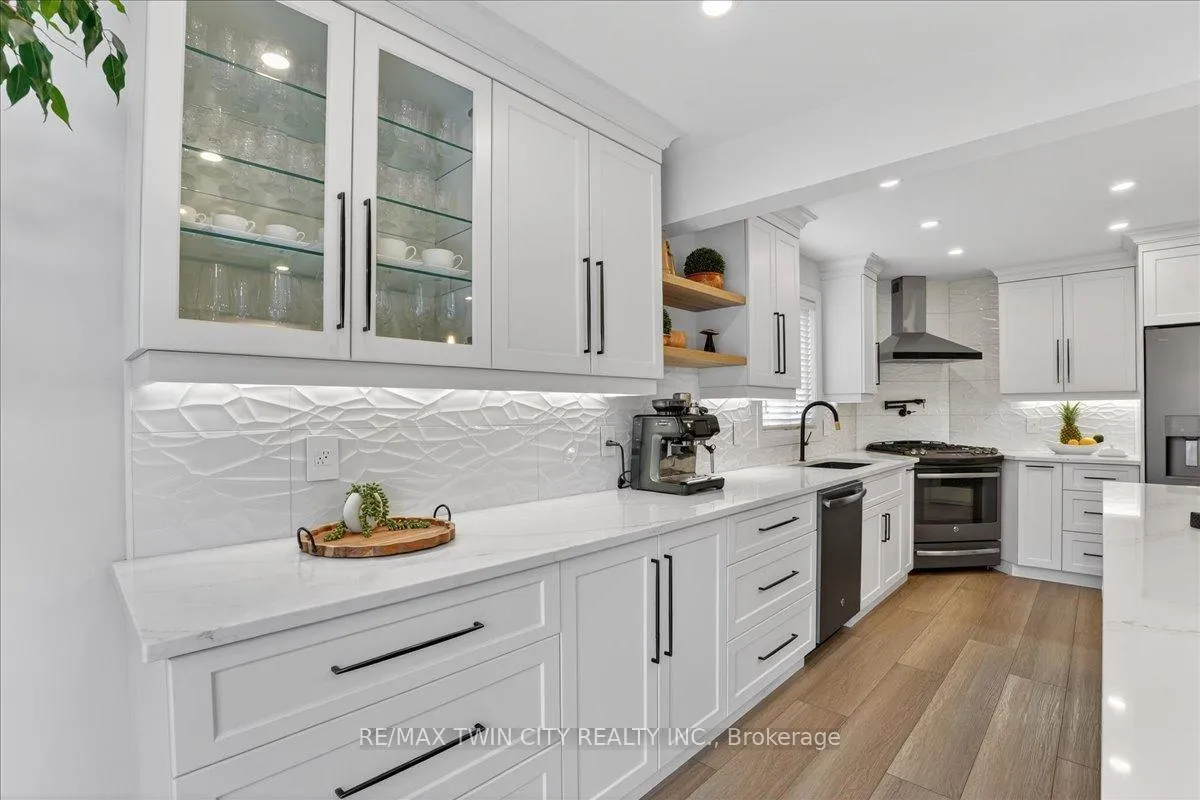 Photo 14 of 6 Ardwood Place, Kitchener — HOMEH