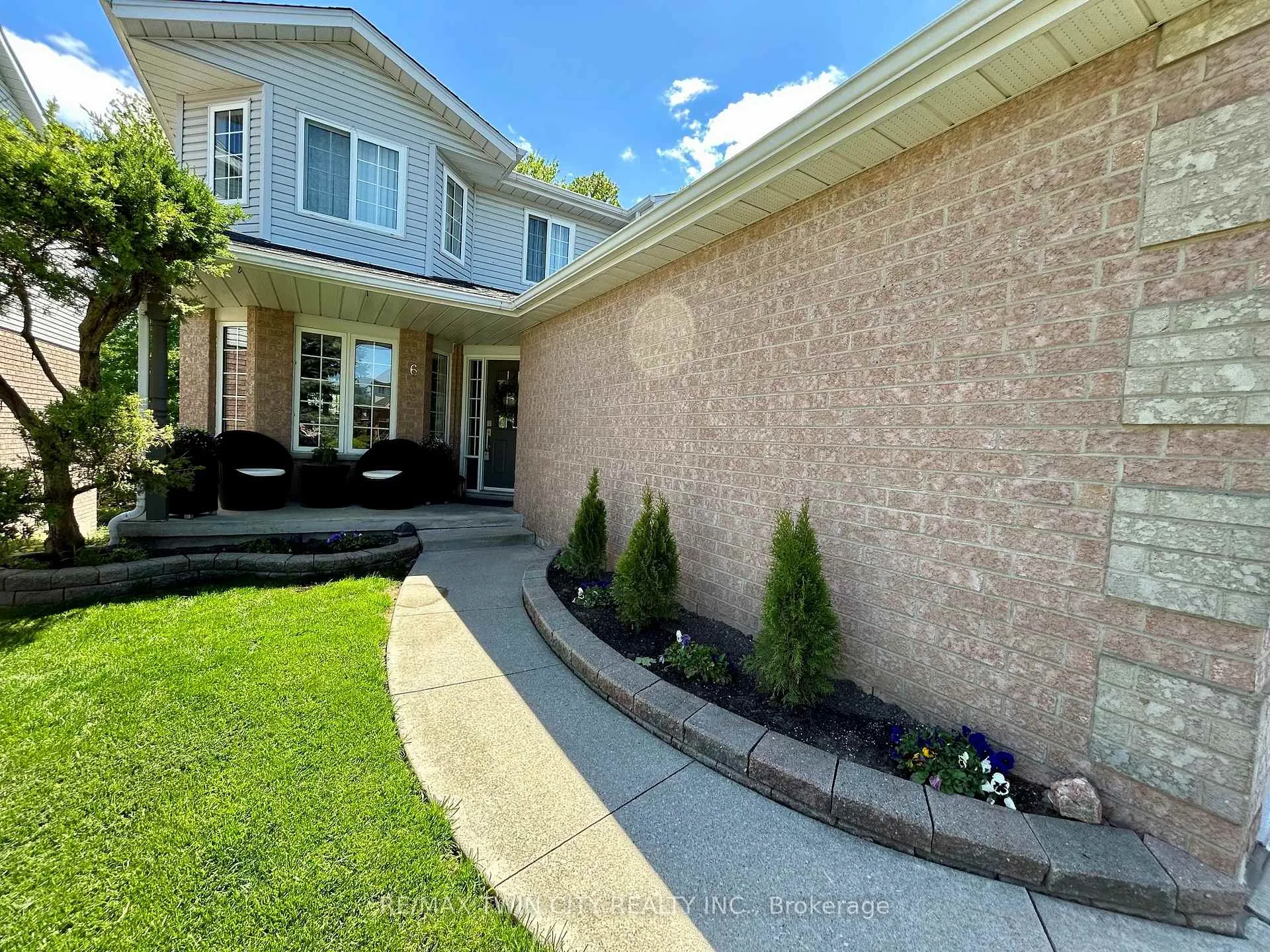 Photo 1 of 6 Ardwood Place, Kitchener — HOMEH