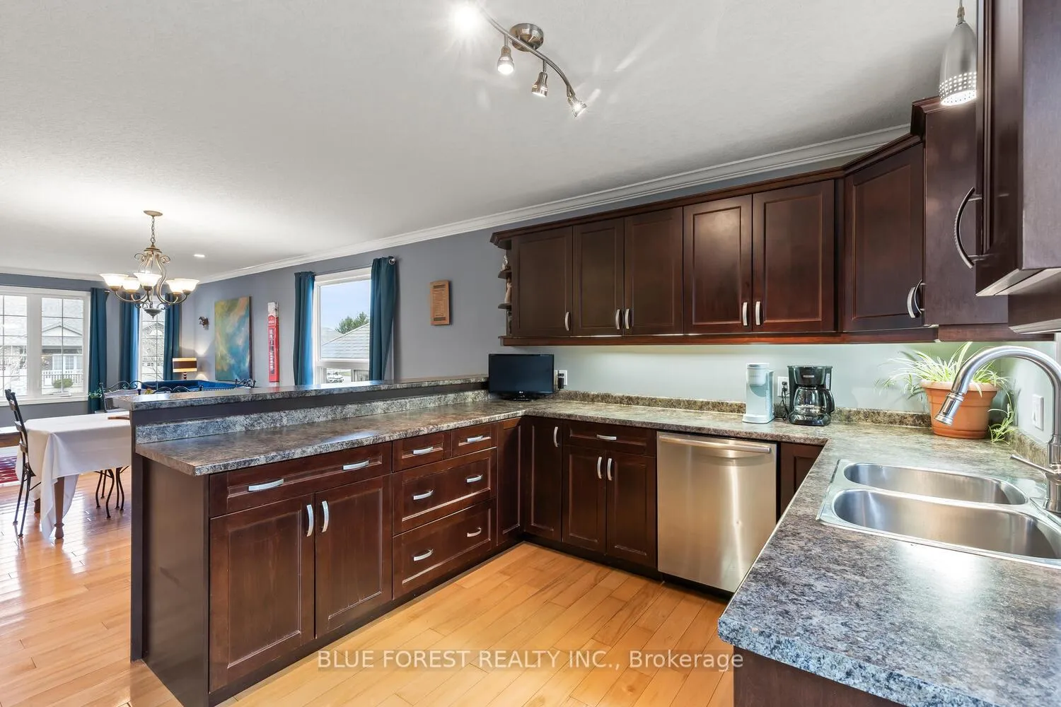Photo 15 of 123 Watson Street, Lucan Biddulph, Lucan — HOMEH