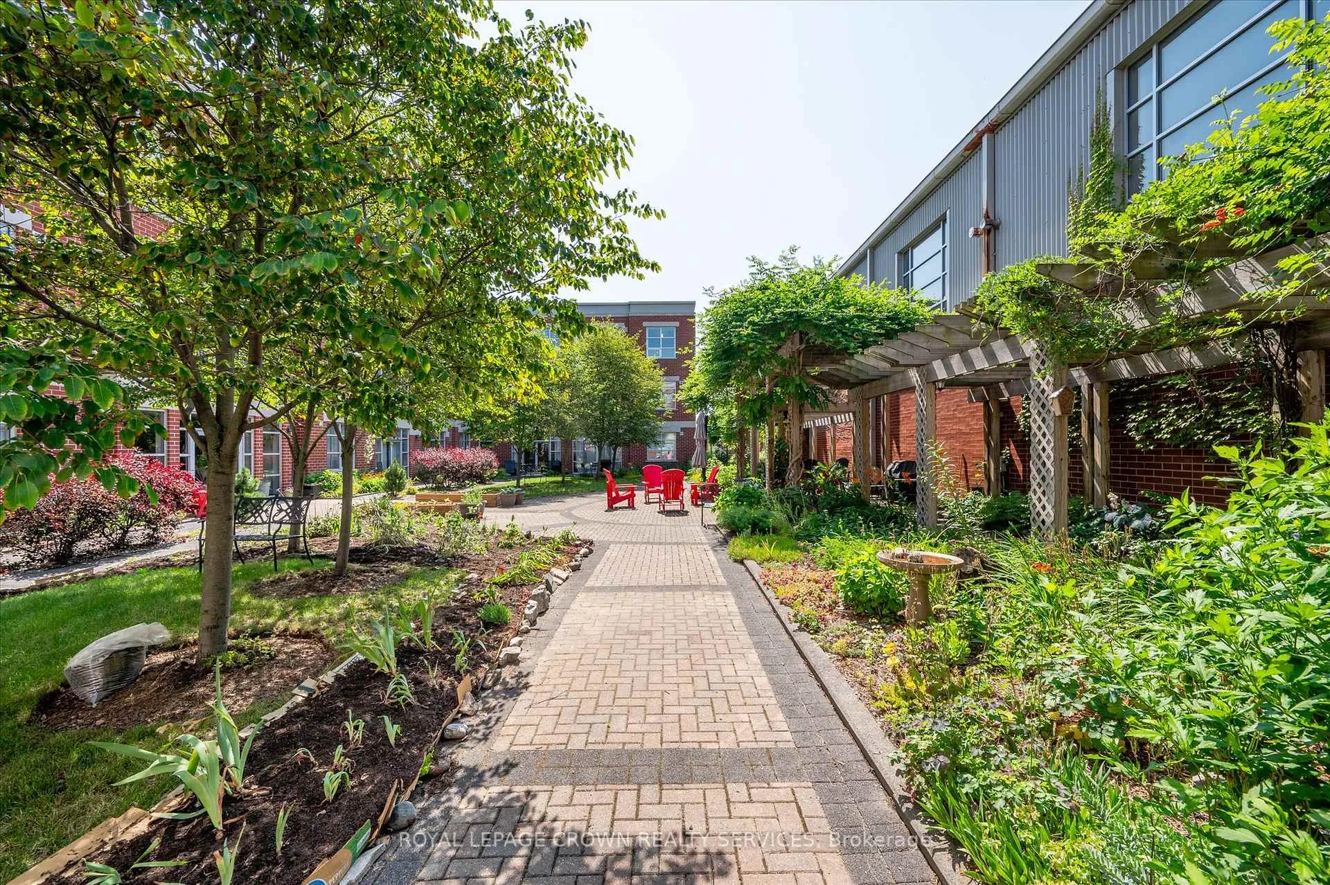 Photo 7 of Unit 218, 165 Duke Street E, Kitchener, King East — HOMEH