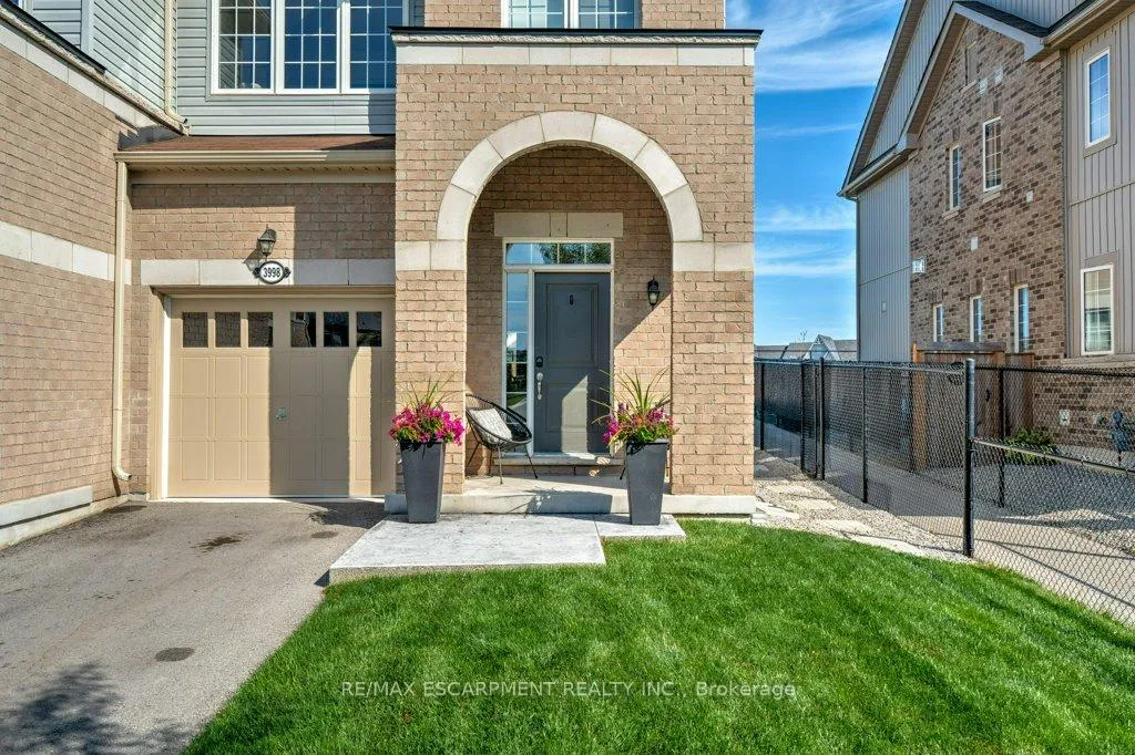 Photo 2 of 3998 Fracchioni Drive, Lincoln, Beamsville — HOMEH