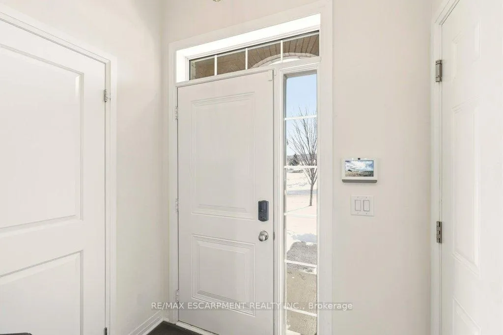 Photo 3 of 3998 Fracchioni Drive, Lincoln, Beamsville — HOMEH