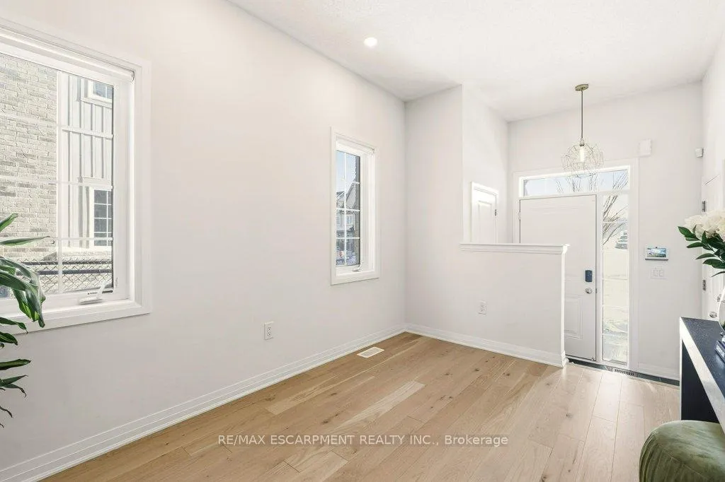 Photo 4 of 3998 Fracchioni Drive, Lincoln, Beamsville — HOMEH