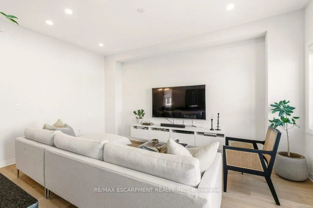 Photo 9 of 3998 Fracchioni Drive, Lincoln, Beamsville — HOMEH