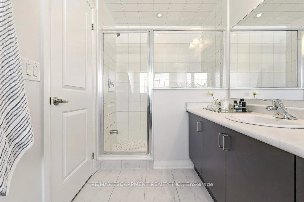 Photo 31 of 3998 Fracchioni Drive, Lincoln, Beamsville — HOMEH