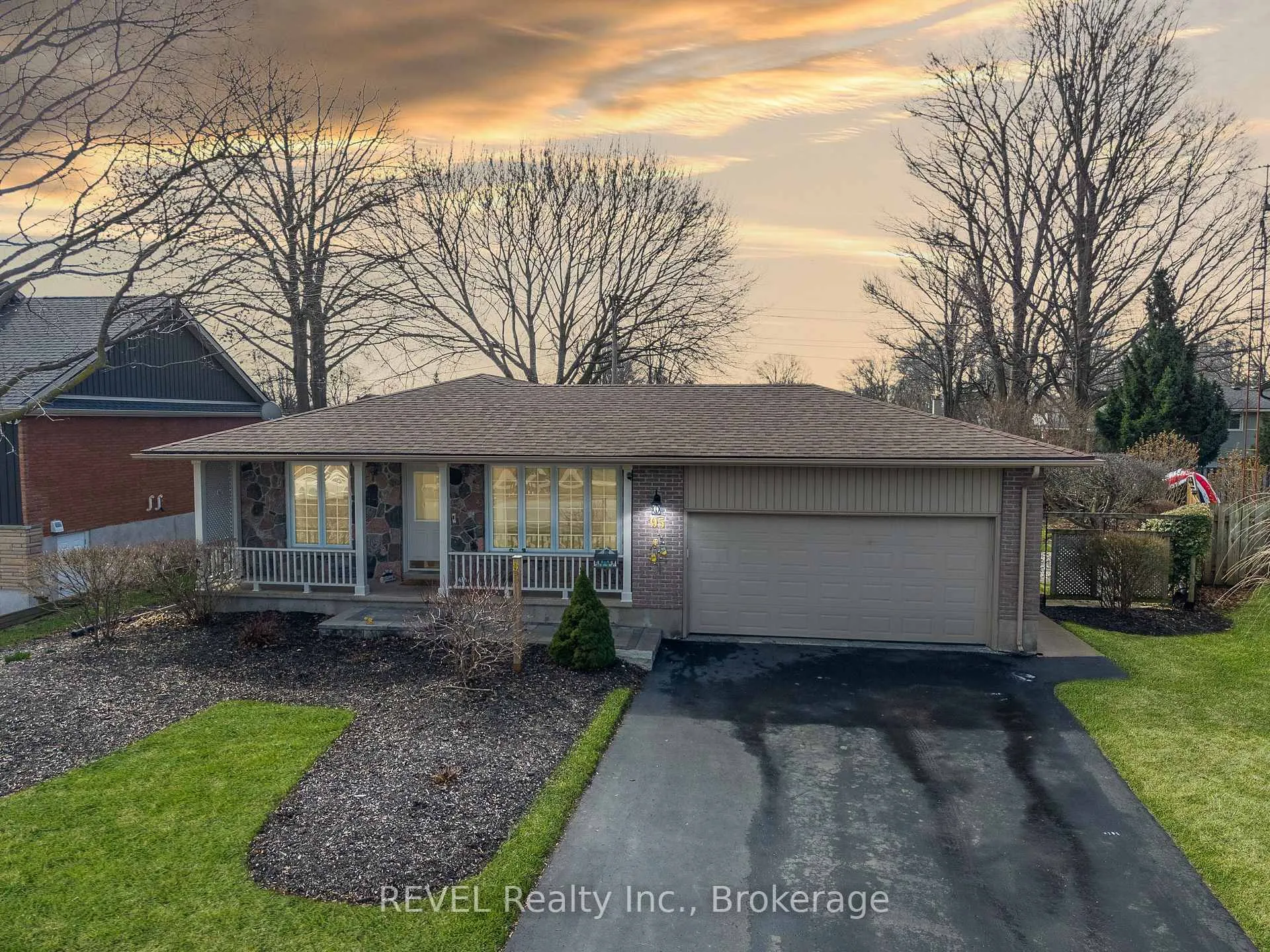 Photo 1 of 95 Loyalist Drive, Welland, Prince Charles — HOMEH