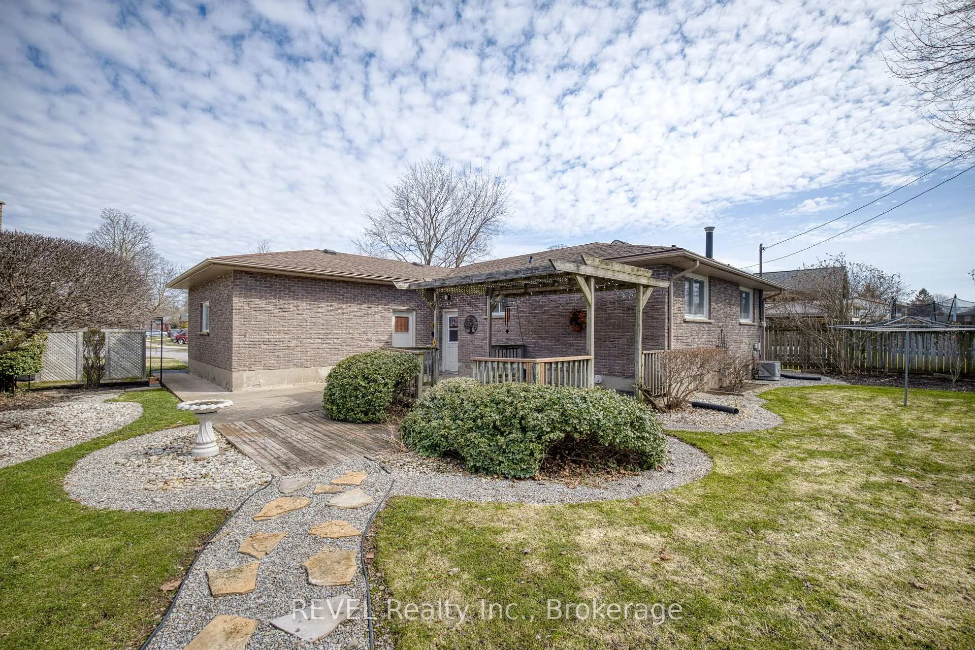 Photo 33 of 95 Loyalist Drive, Welland, Prince Charles — HOMEH