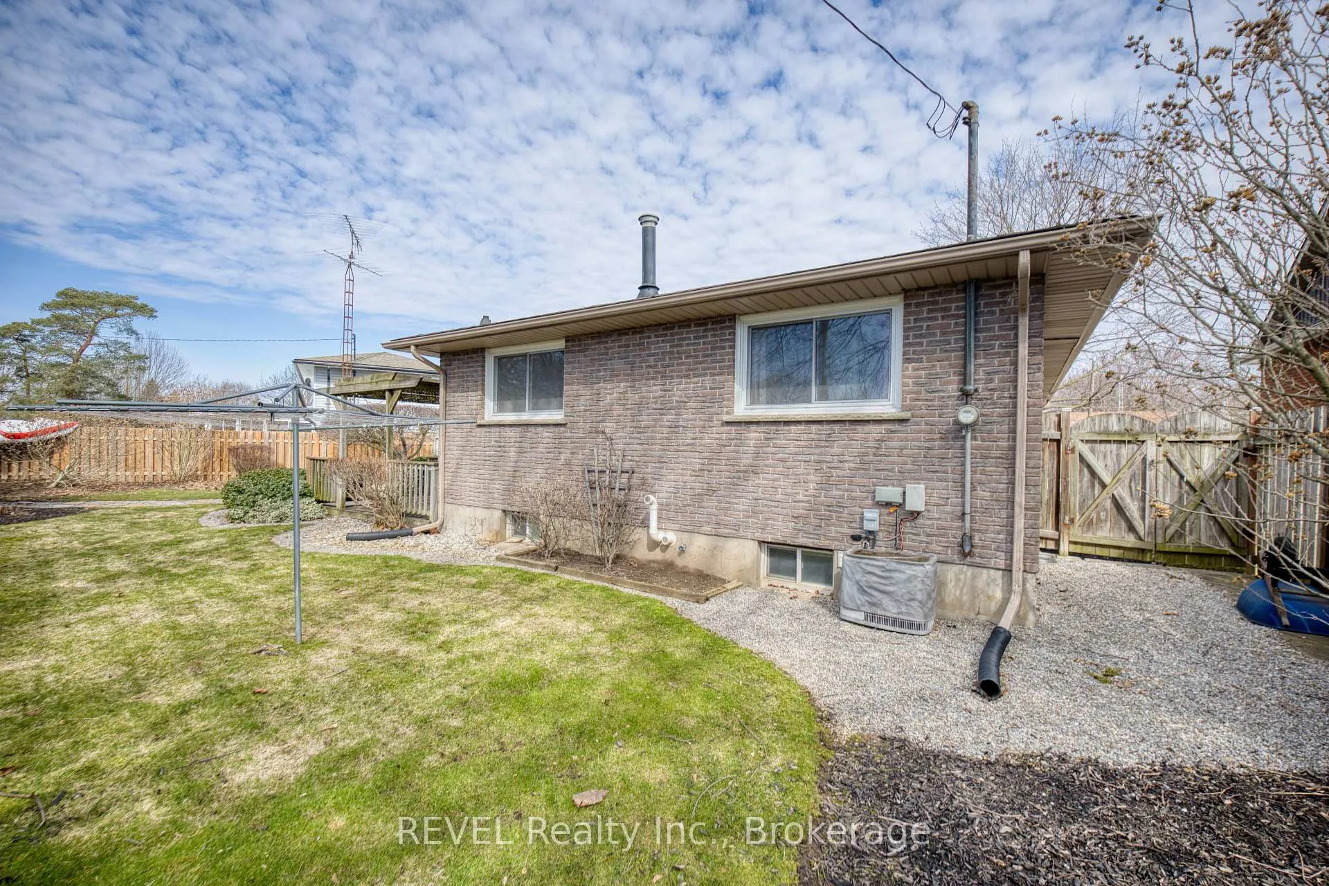Photo 38 of 95 Loyalist Drive, Welland, Prince Charles — HOMEH