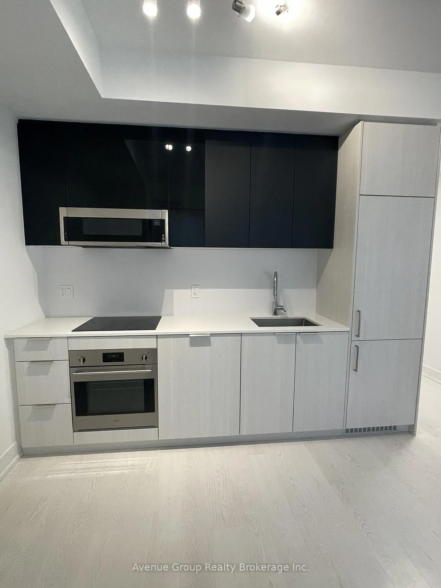 Front of Unit 1810, 308 Jarvis Street