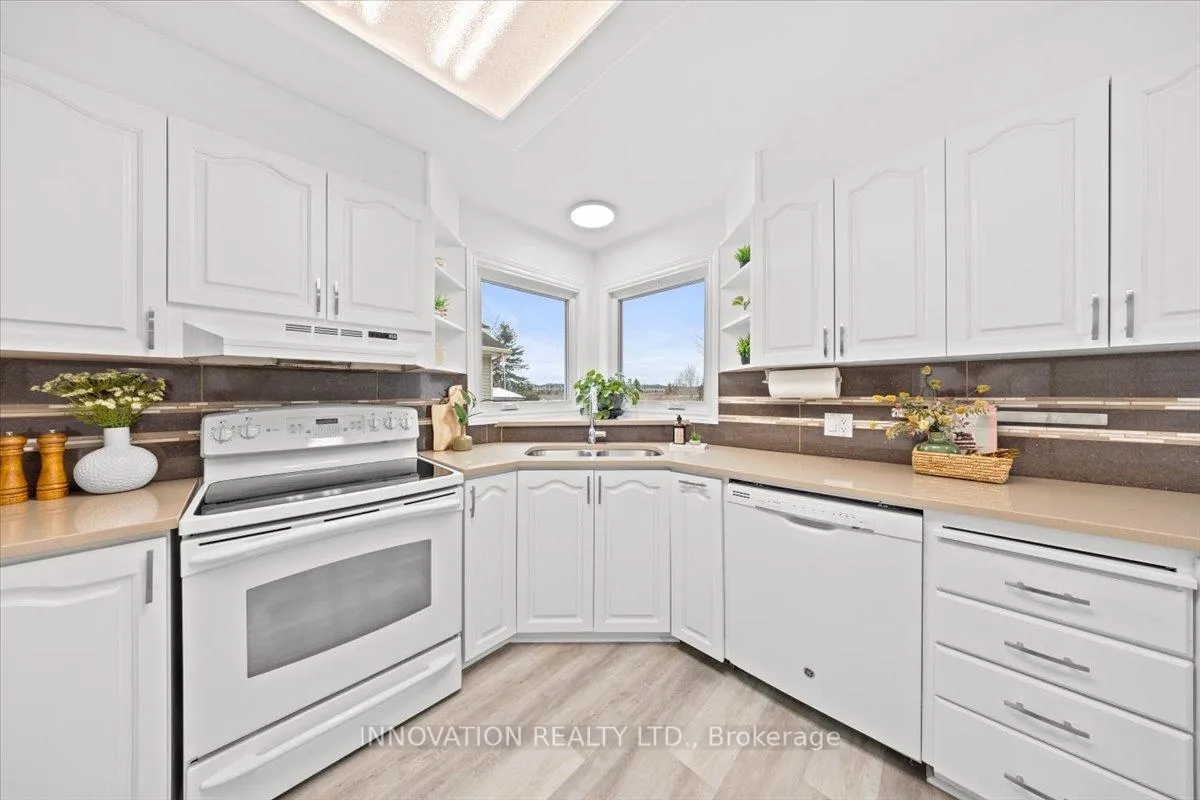 Photo 8 of 30 Fernbrook Place, Ottawa, Kanata - Emerald Meadows/Trailwest — HOMEH