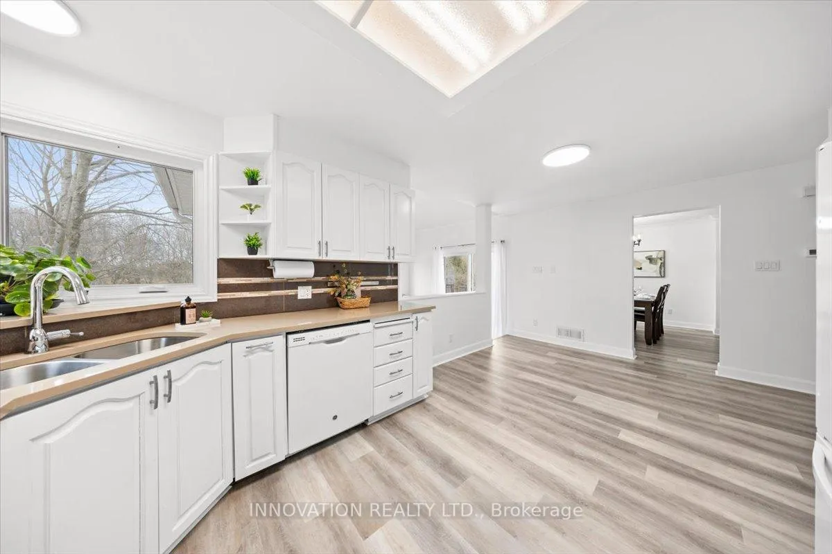 Photo 10 of 30 Fernbrook Place, Ottawa, Kanata - Emerald Meadows/Trailwest — HOMEH