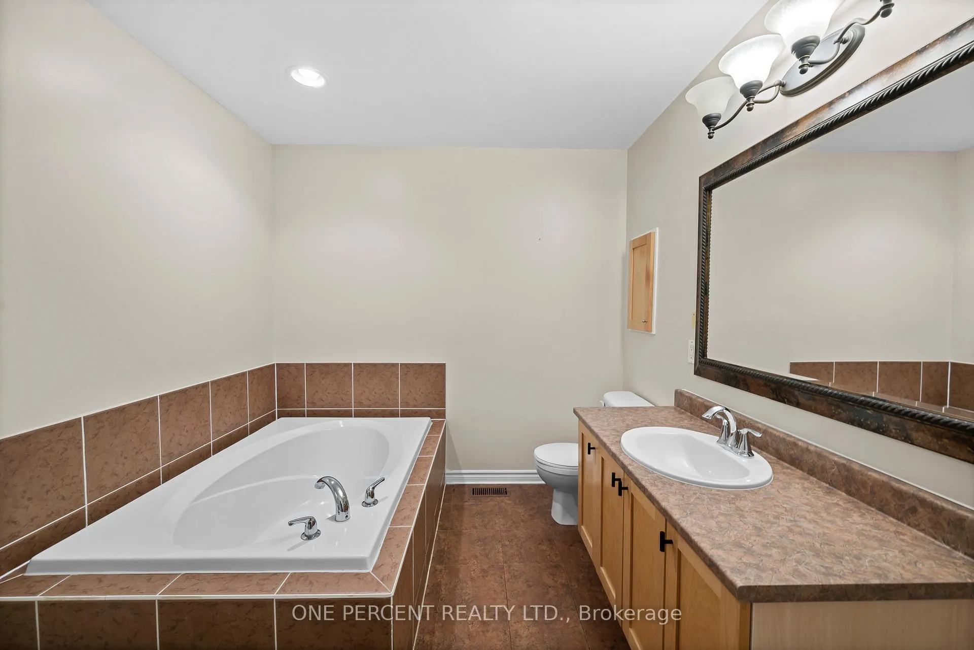 Photo 25 of 867 Schooner Crescent, Ottawa, Riverside South/Gloucester Glen — HOMEH