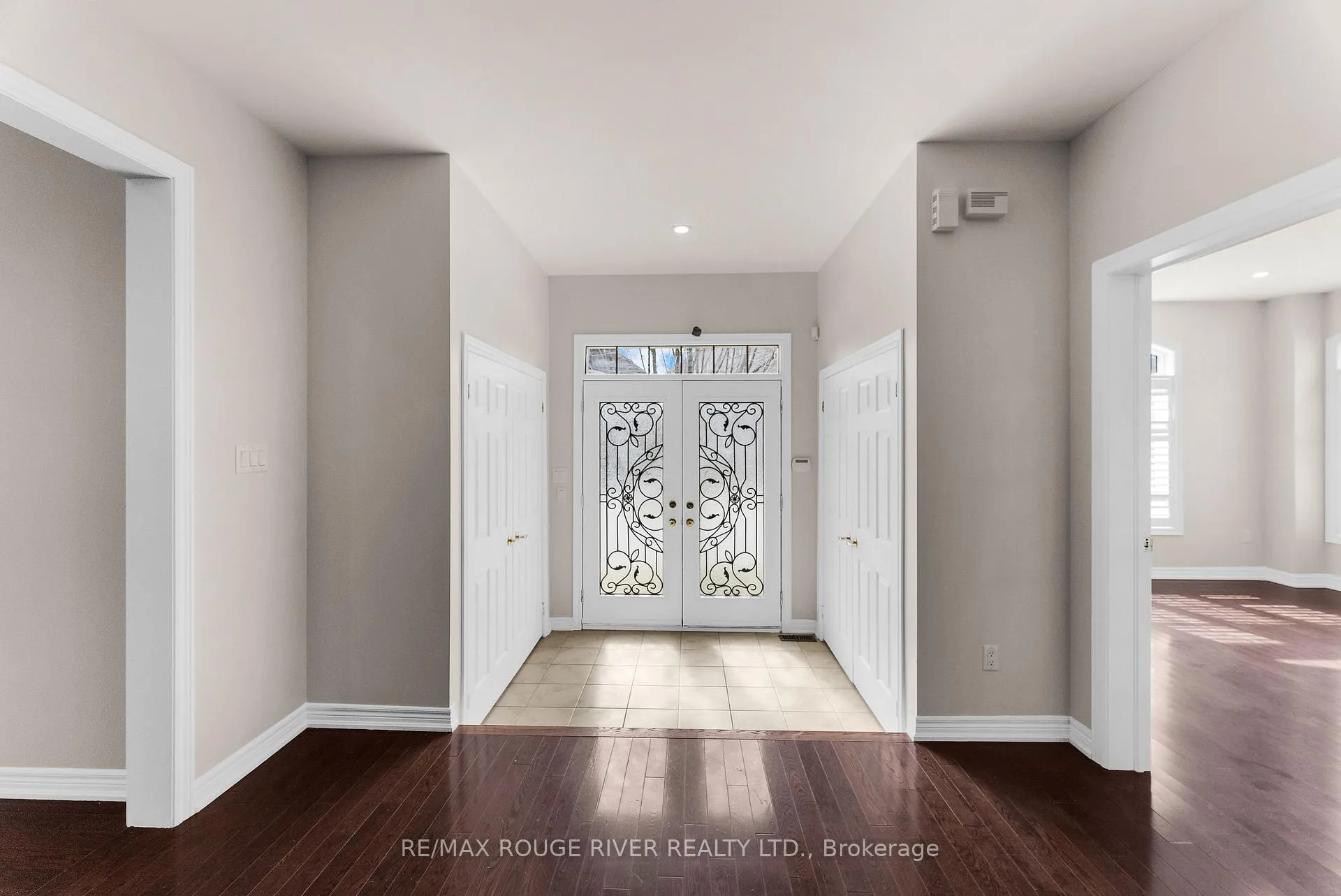 Photo 2 of 1784 Fairport Road, Pickering, Dunbarton — HOMEH
