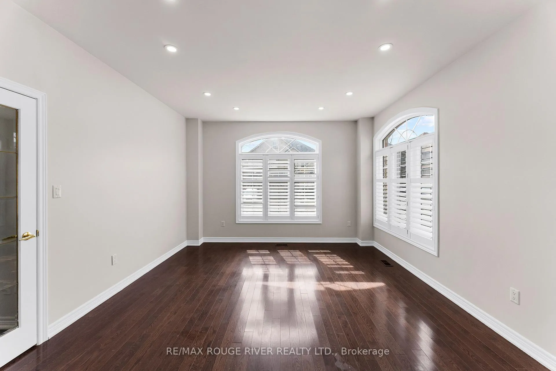 Photo 3 of 1784 Fairport Road, Pickering, Dunbarton — HOMEH