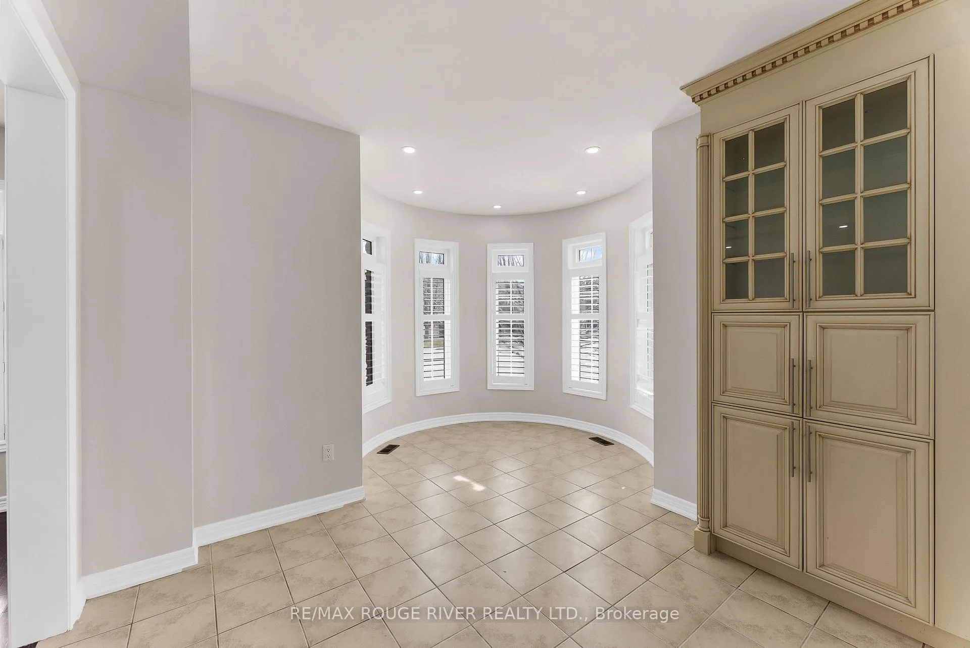 Photo 11 of 1784 Fairport Road, Pickering, Dunbarton — HOMEH