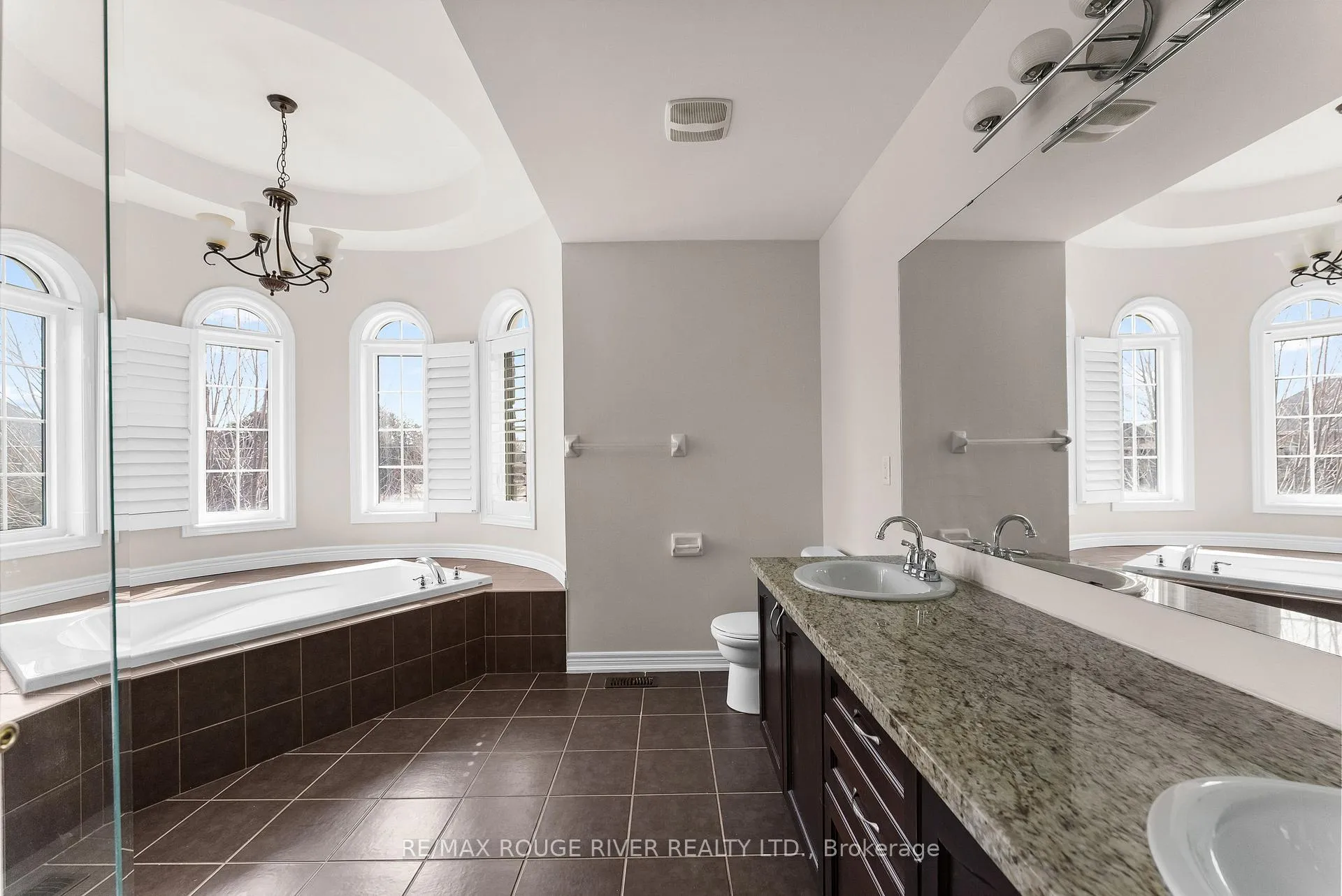 Photo 17 of 1784 Fairport Road, Pickering, Dunbarton — HOMEH