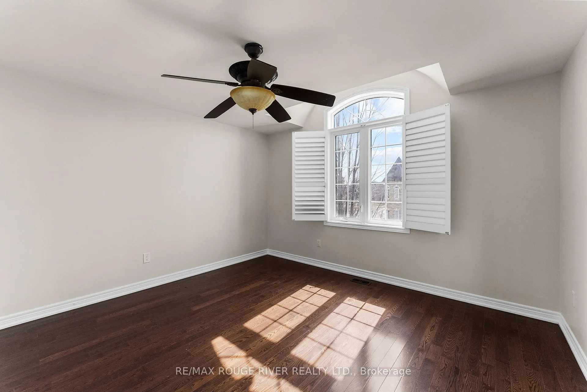 Photo 20 of 1784 Fairport Road, Pickering, Dunbarton — HOMEH