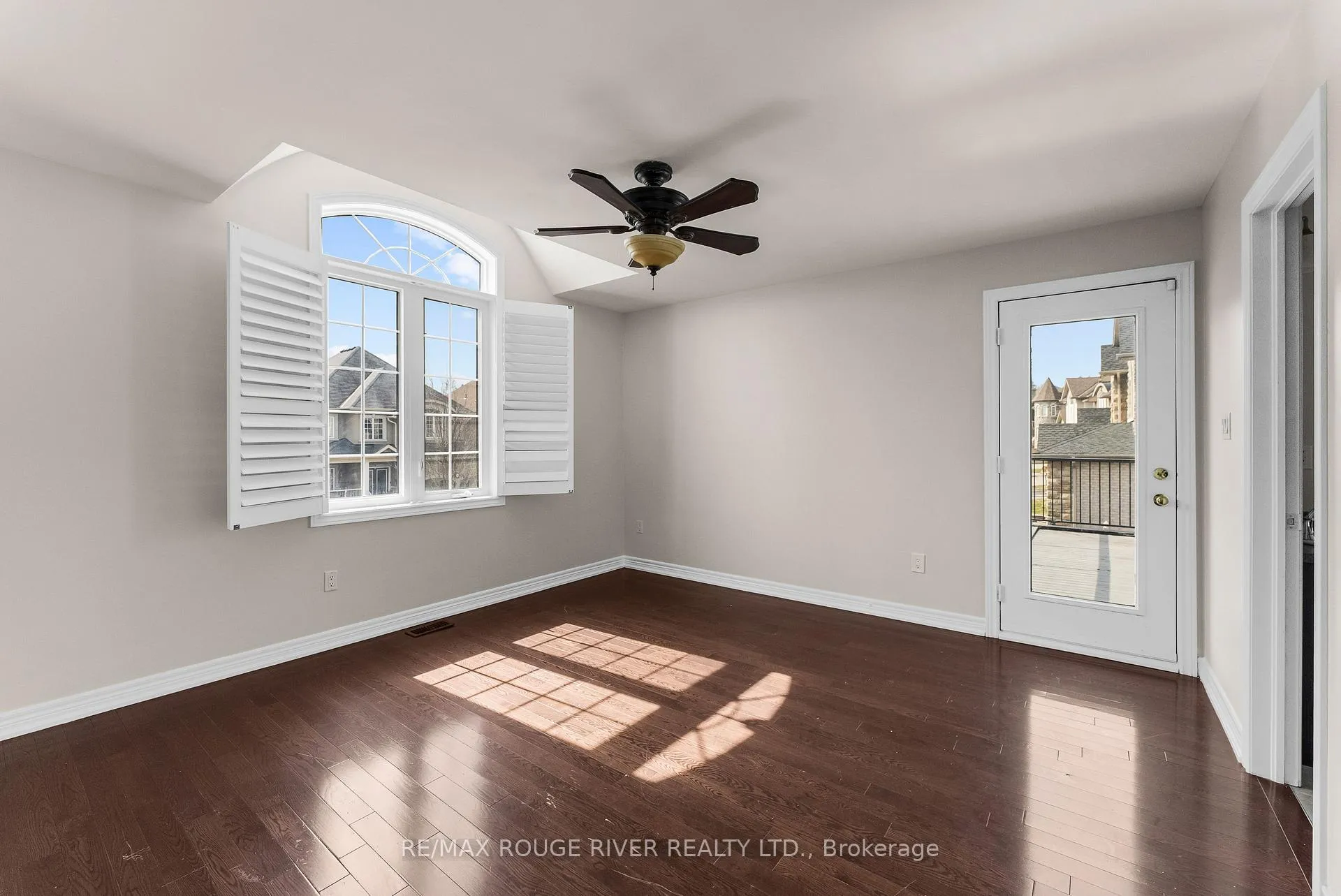 Photo 23 of 1784 Fairport Road, Pickering, Dunbarton — HOMEH