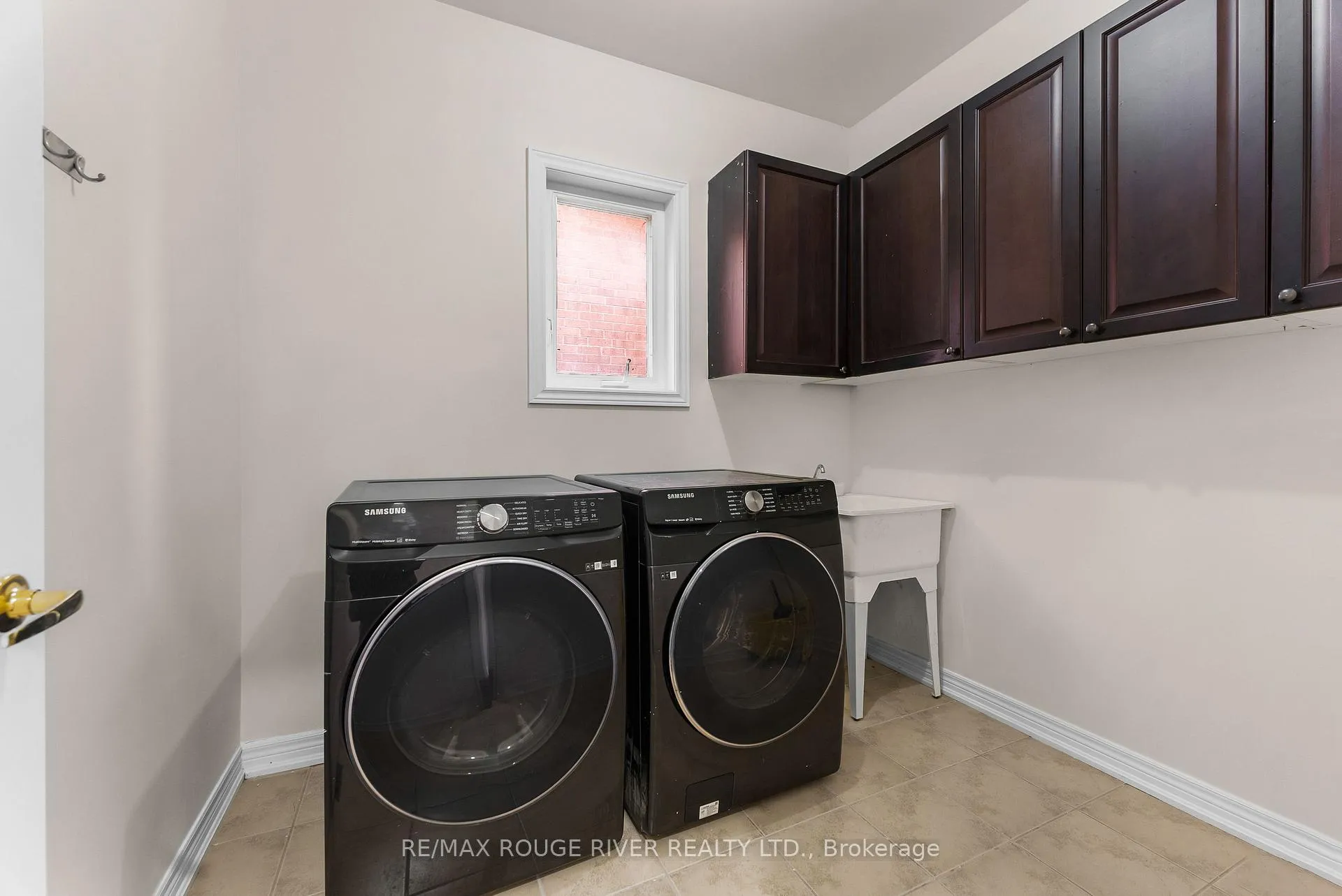 Photo 29 of 1784 Fairport Road, Pickering, Dunbarton — HOMEH
