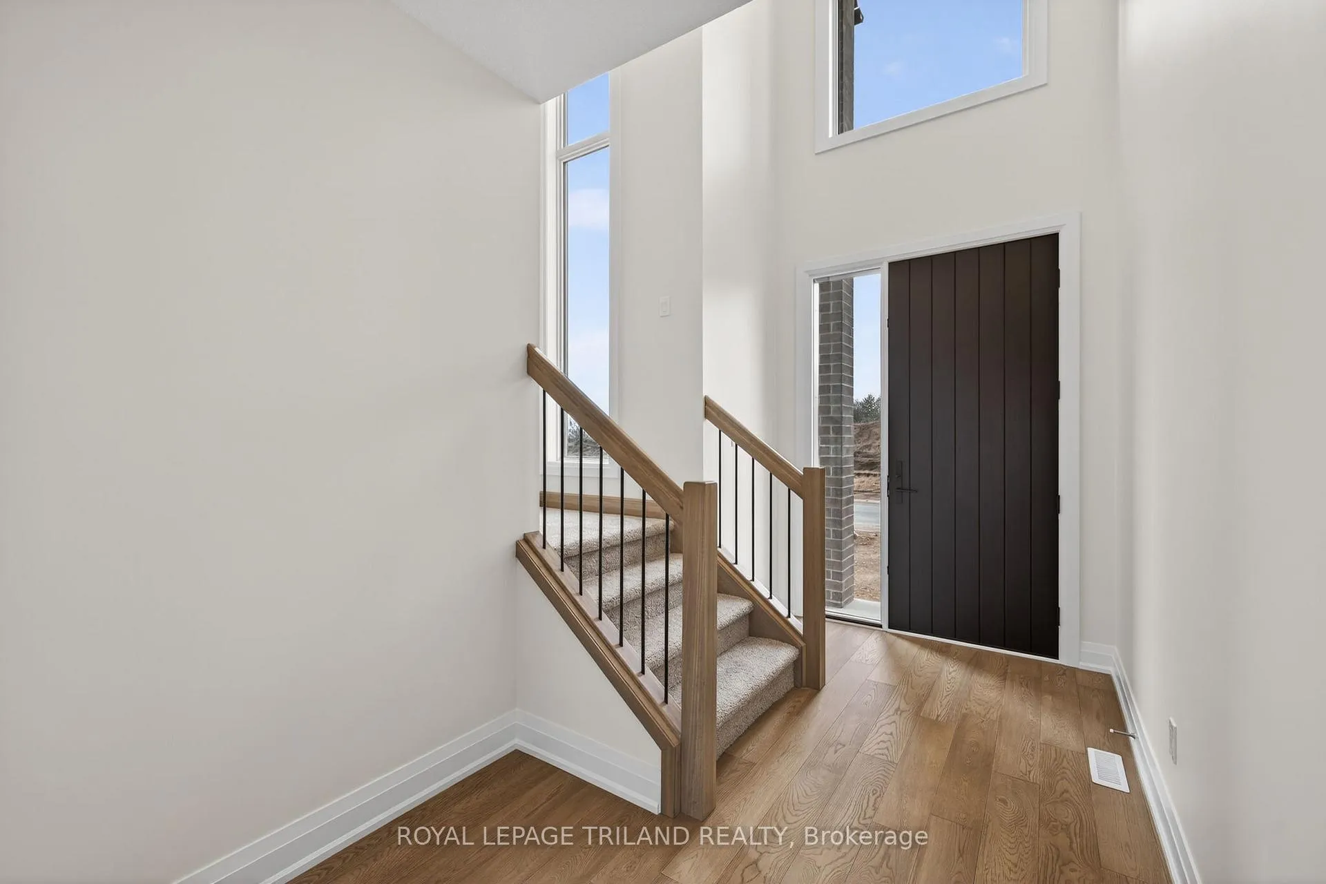 Photo 4 of 28 Allister Drive, Middlesex Centre, Kilworth — HOMEH