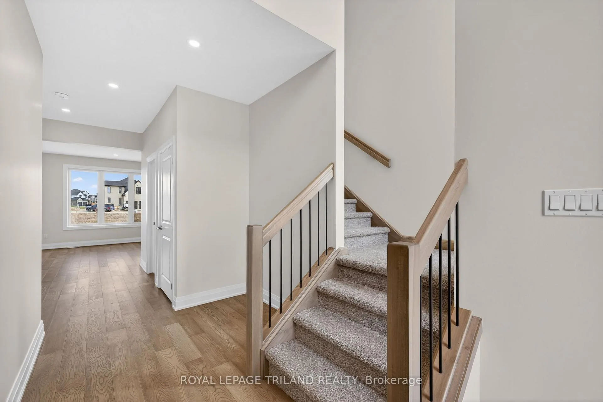 Photo 5 of 28 Allister Drive, Middlesex Centre, Kilworth — HOMEH