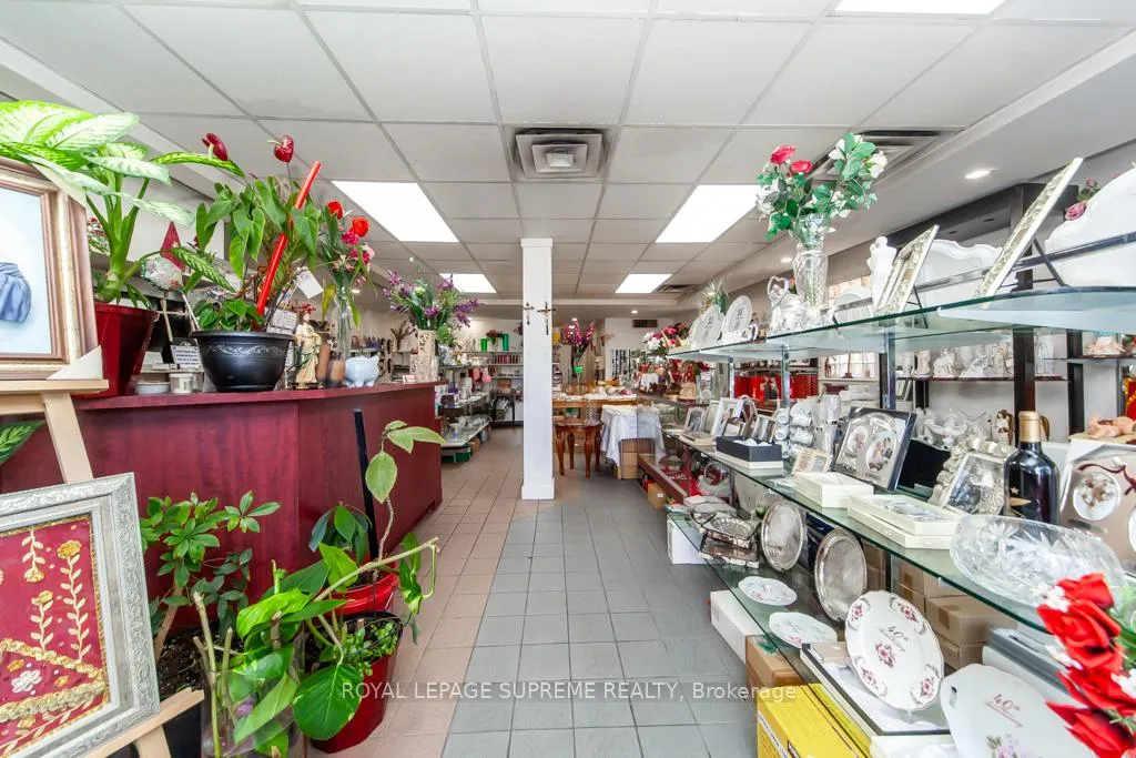 Photo 5 of 529 Rogers Road S, Toronto, Keelesdale-Eglinton West — HOMEH