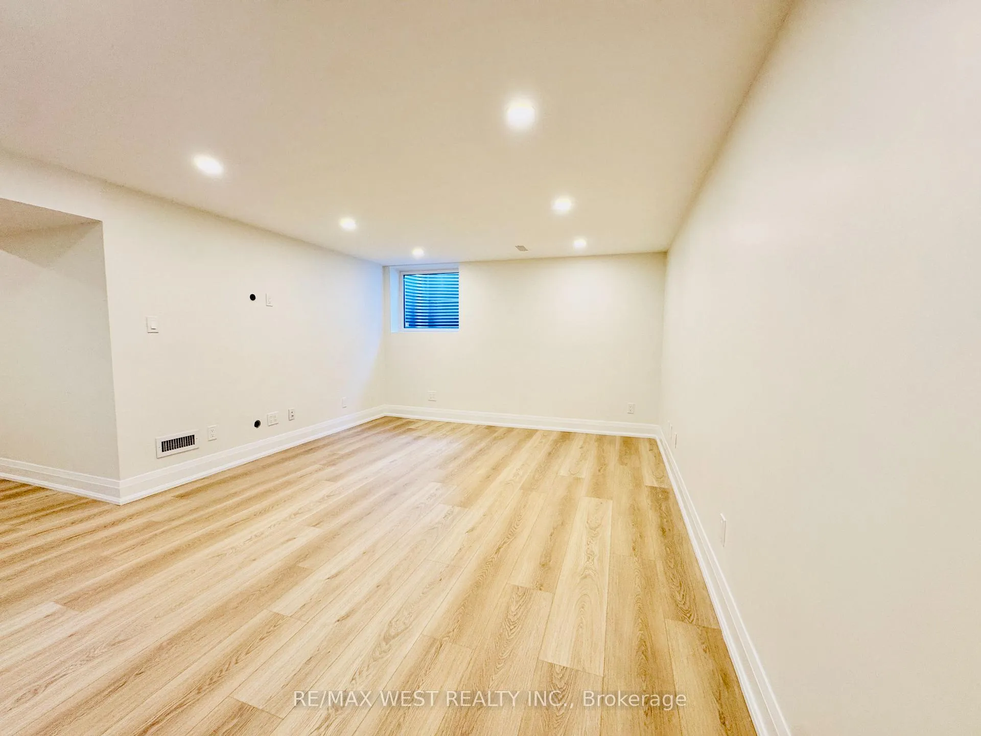 Photo 2 of Unit Basement, 2 Wichey Road, Scarborough, Centennial Scarborough — HOMEH