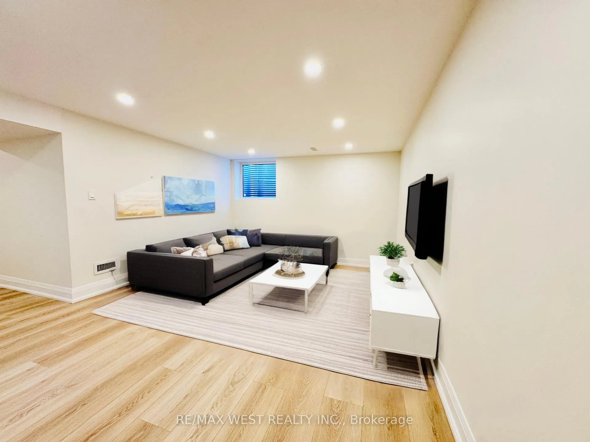 Photo 3 of Unit Basement, 2 Wichey Road, Scarborough, Centennial Scarborough — HOMEH