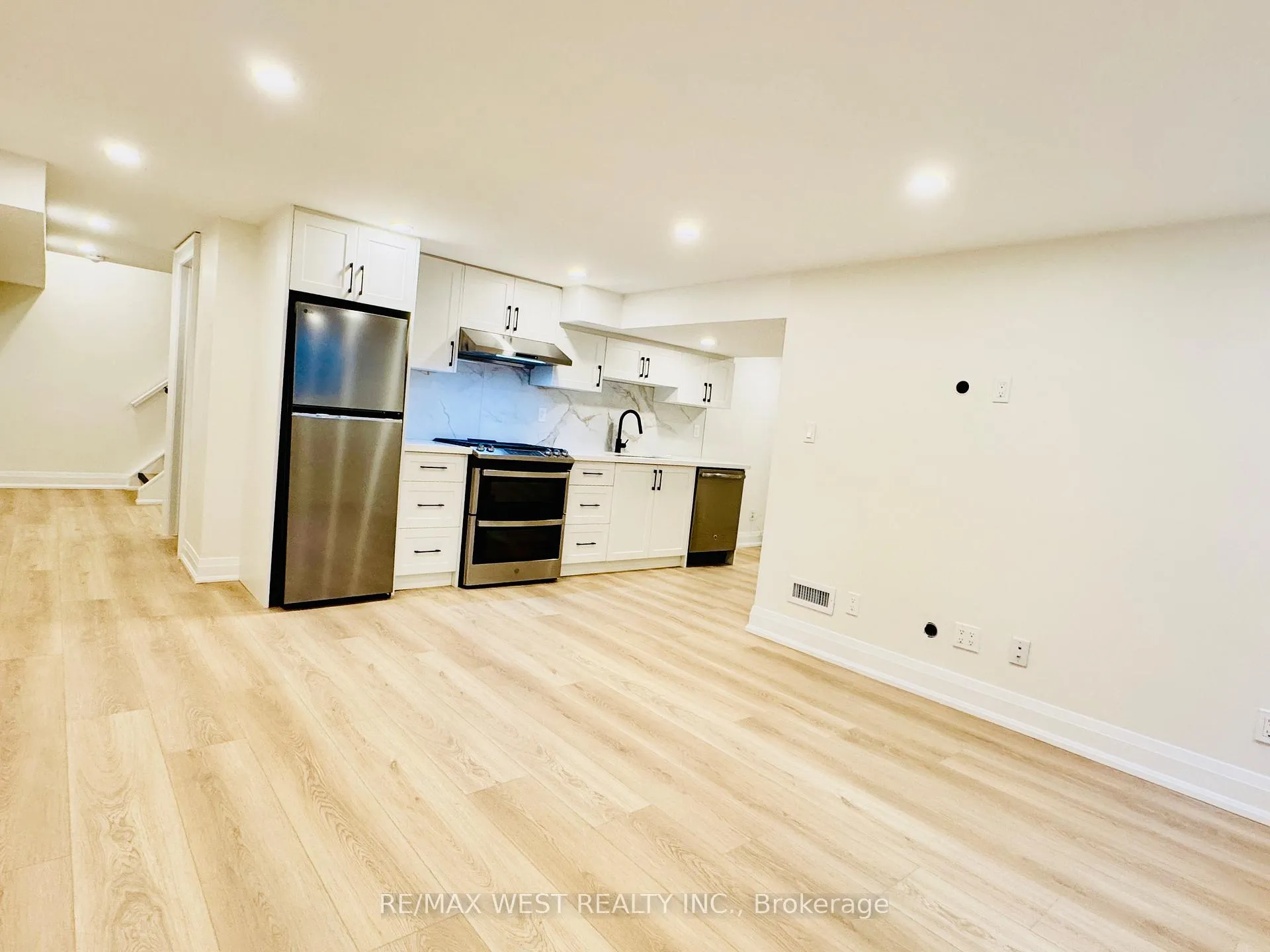 Photo 4 of Unit Basement, 2 Wichey Road, Scarborough, Centennial Scarborough — HOMEH