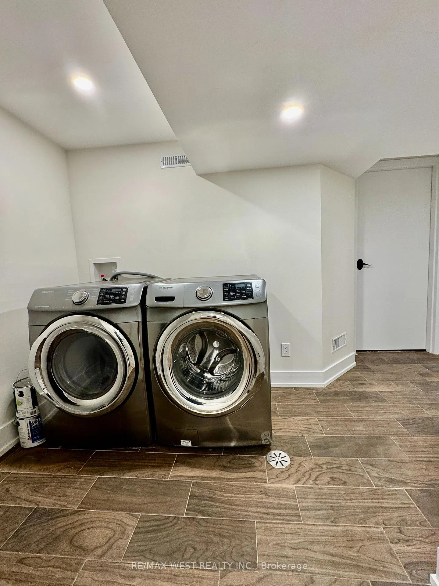Photo 10 of Unit Basement, 2 Wichey Road, Scarborough, Centennial Scarborough — HOMEH