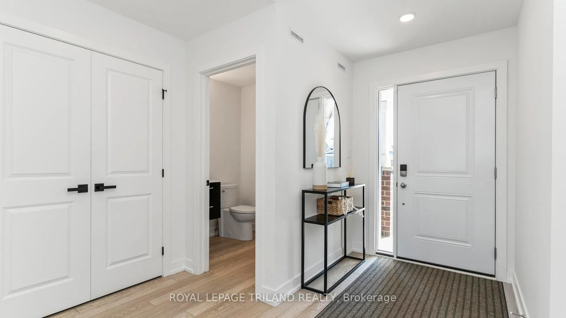 Photo 6 of 131 Empire Parkway, St. Thomas — HOMEH