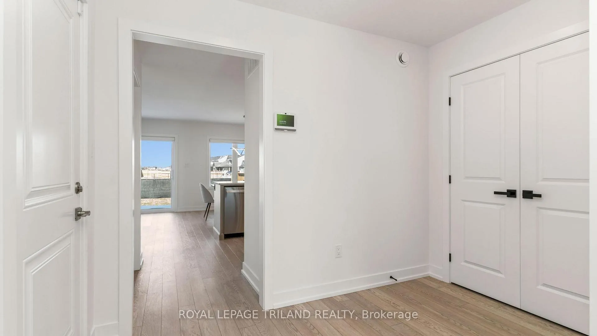 Photo 7 of 131 Empire Parkway, St. Thomas — HOMEH