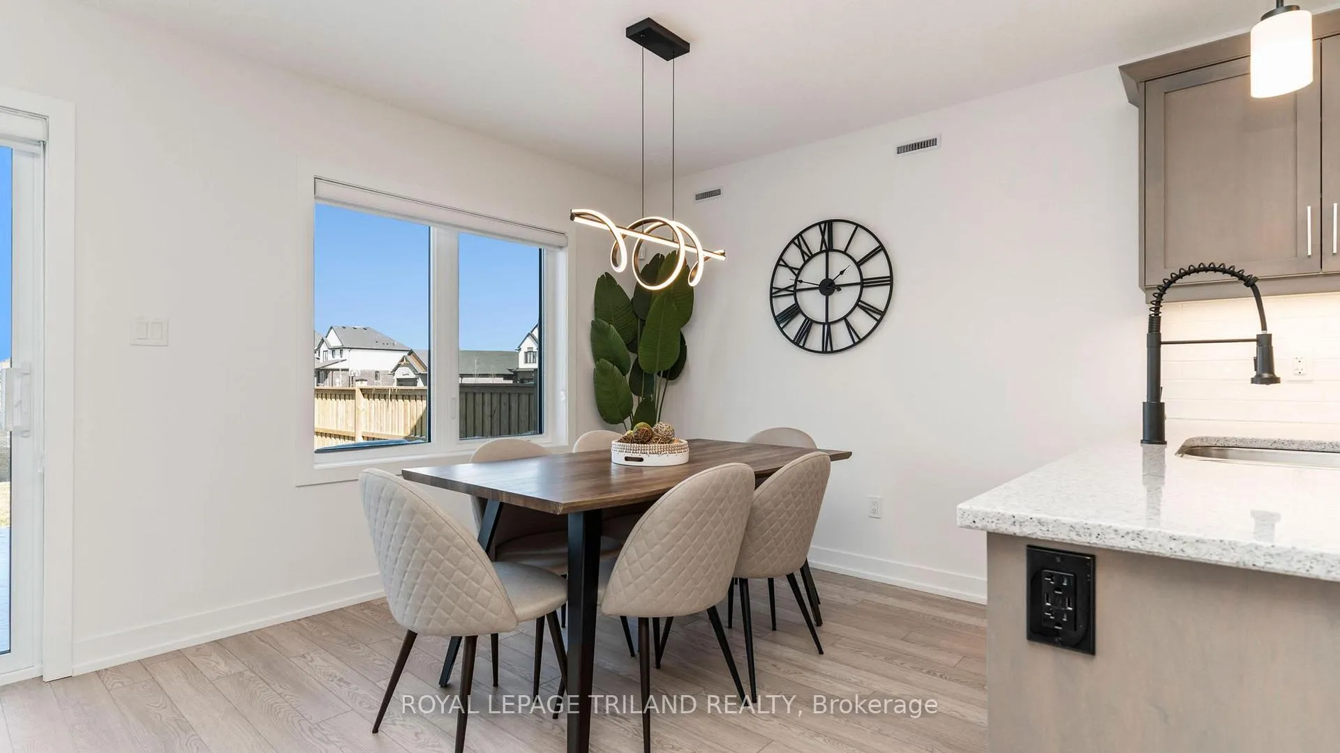 Photo 14 of 131 Empire Parkway, St. Thomas — HOMEH