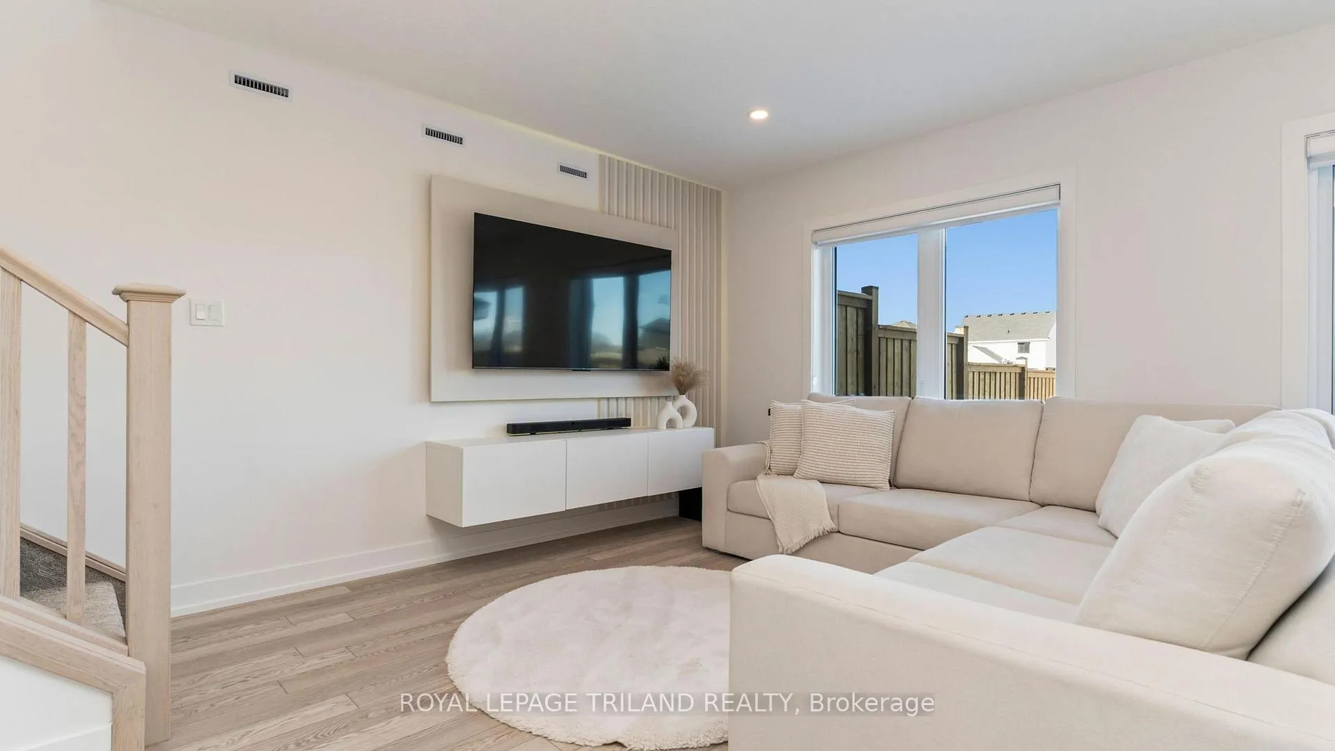 Photo 15 of 131 Empire Parkway, St. Thomas — HOMEH