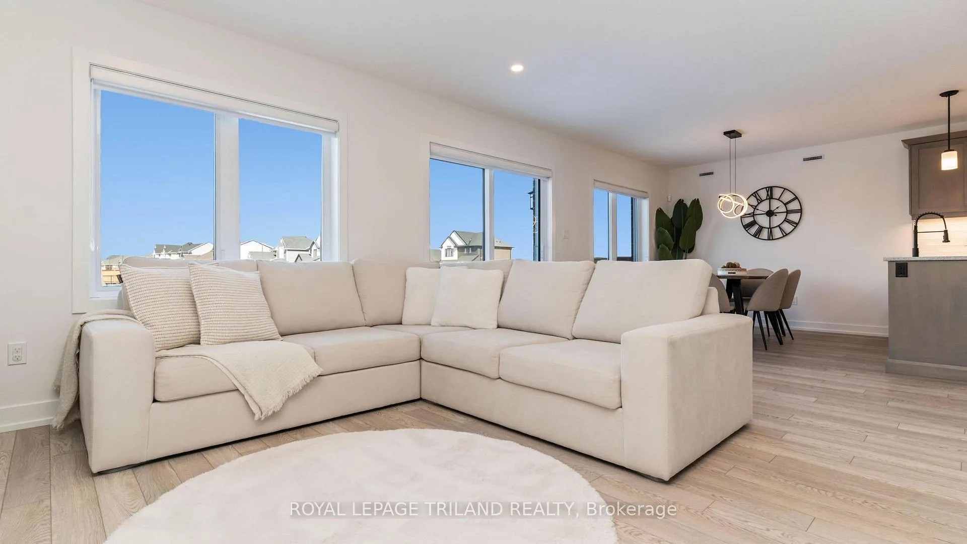 Photo 16 of 131 Empire Parkway, St. Thomas — HOMEH
