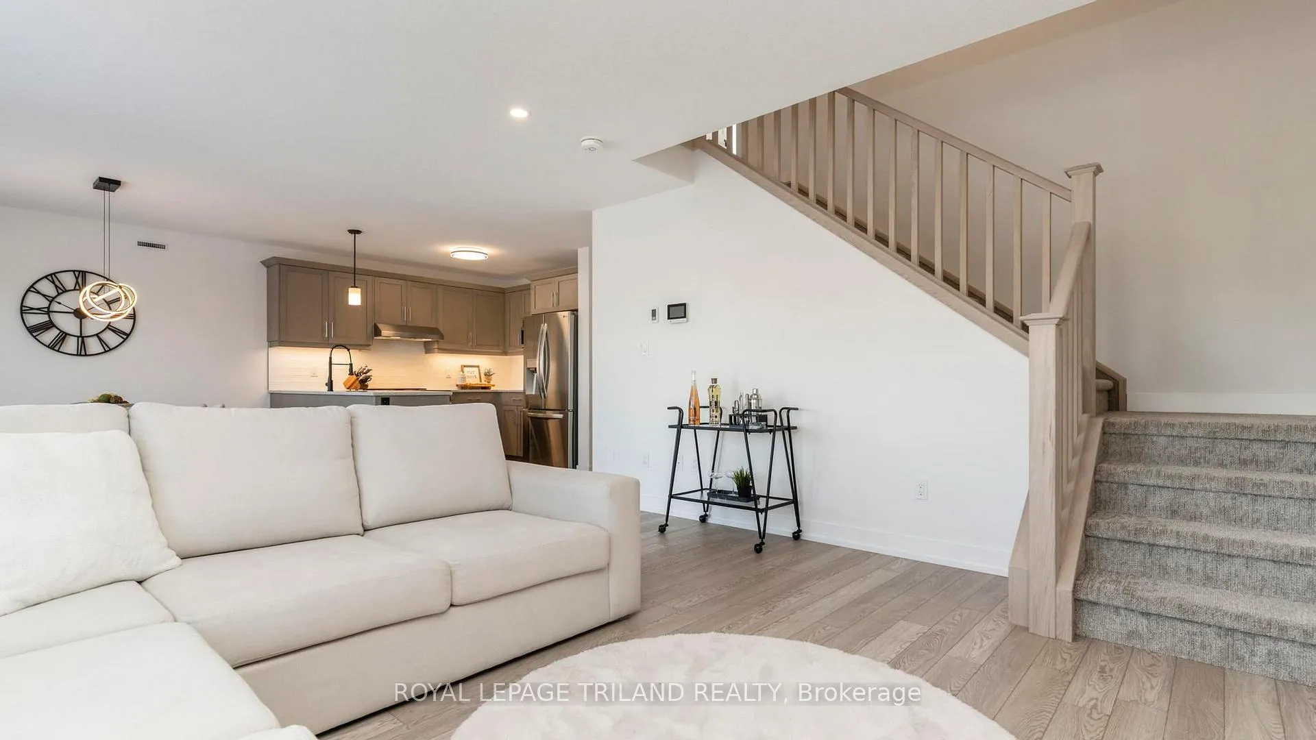 Photo 17 of 131 Empire Parkway, St. Thomas — HOMEH