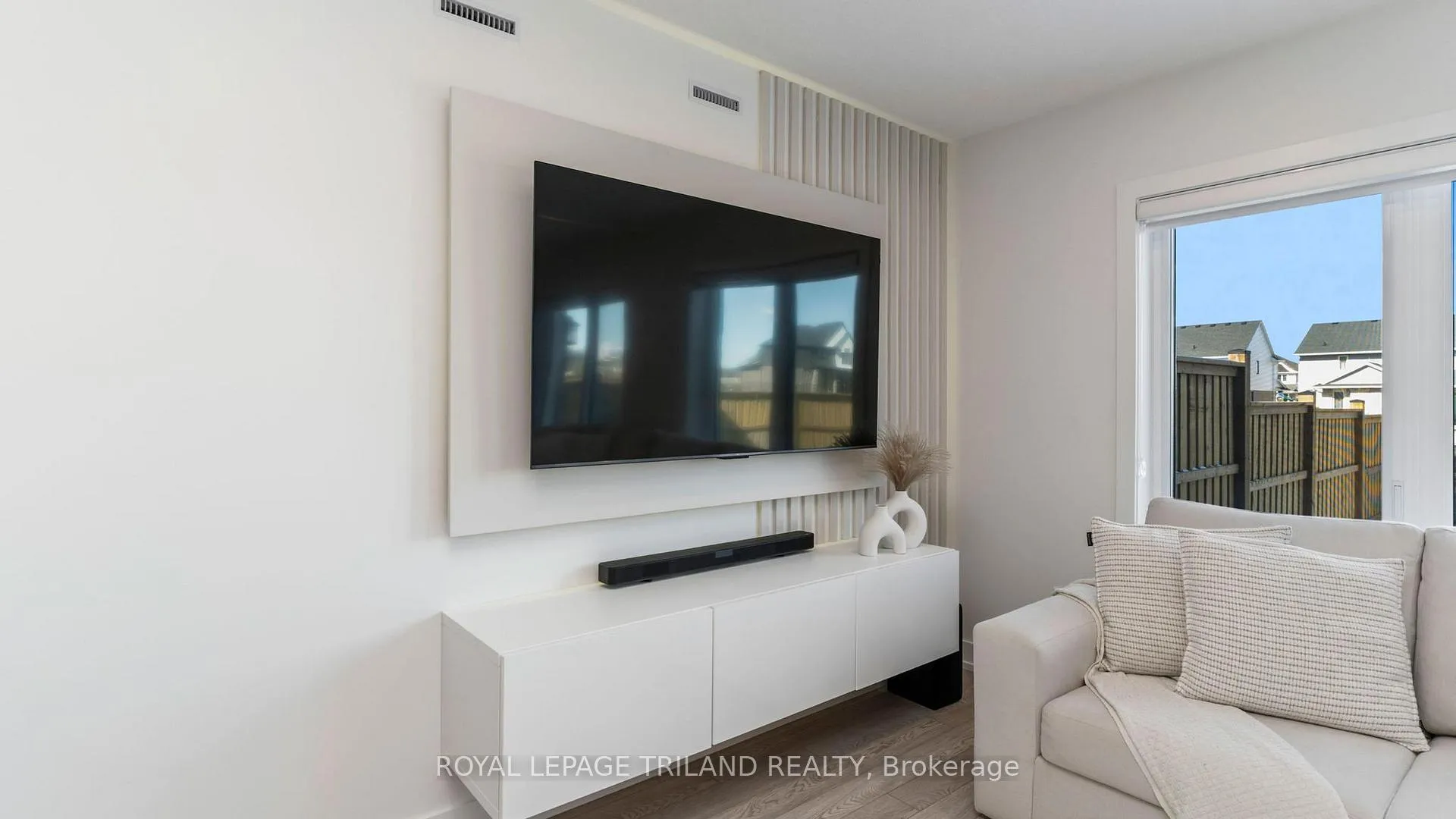 Photo 18 of 131 Empire Parkway, St. Thomas — HOMEH