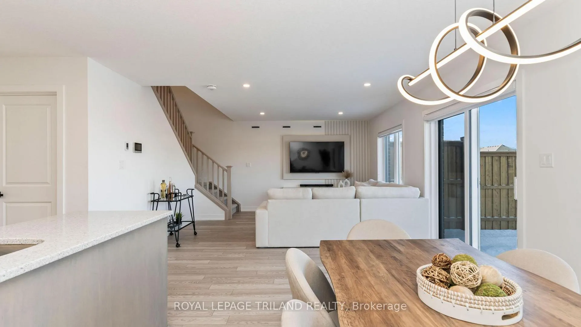 Photo 21 of 131 Empire Parkway, St. Thomas — HOMEH