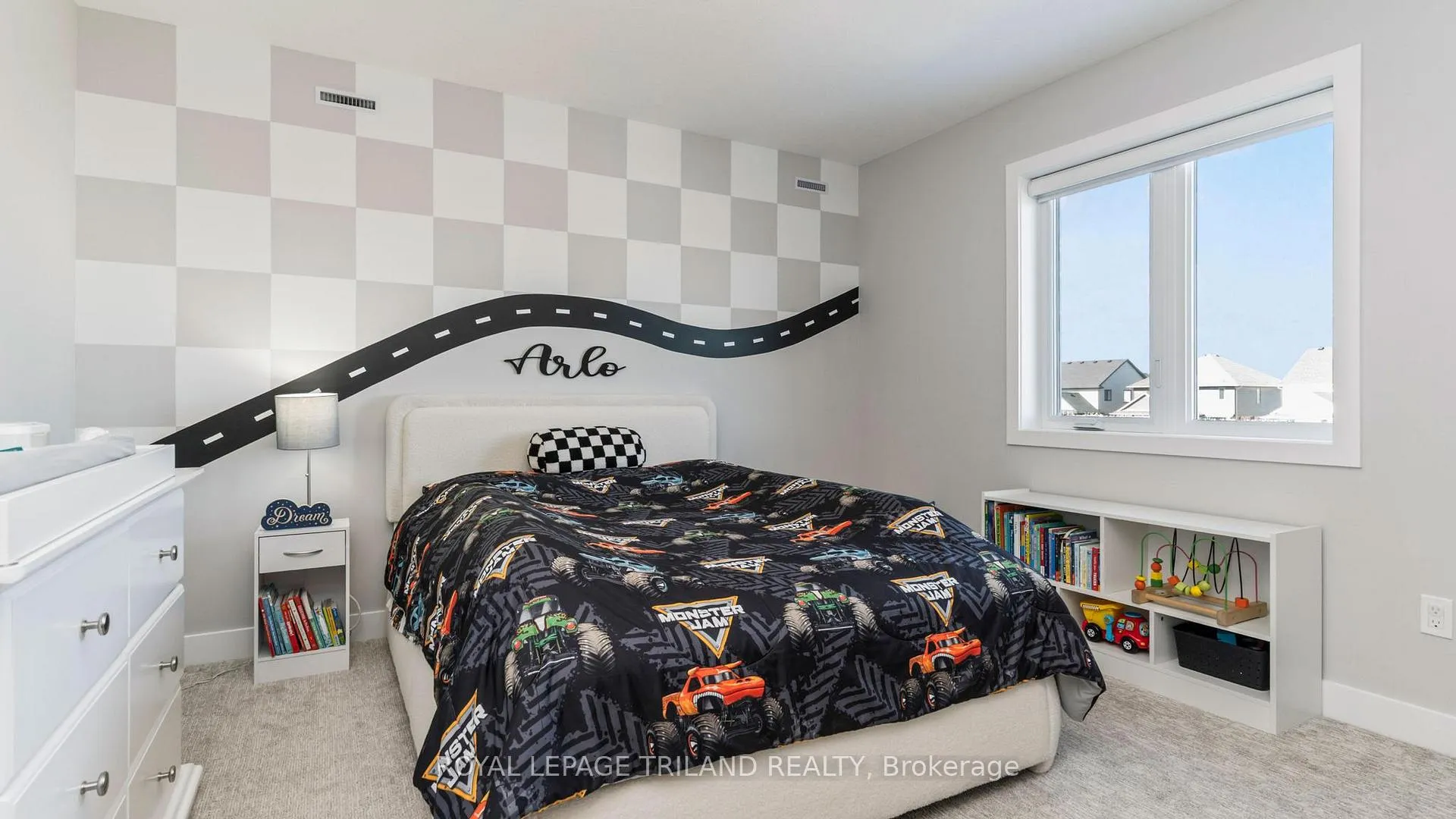 Photo 23 of 131 Empire Parkway, St. Thomas — HOMEH