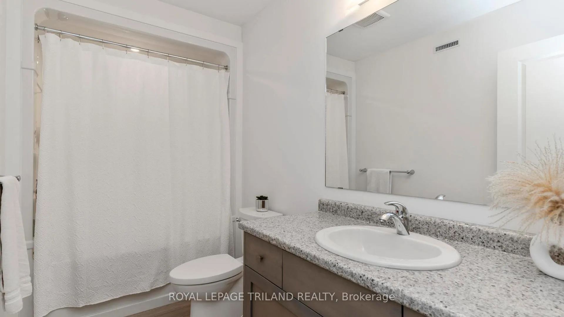 Photo 27 of 131 Empire Parkway, St. Thomas — HOMEH