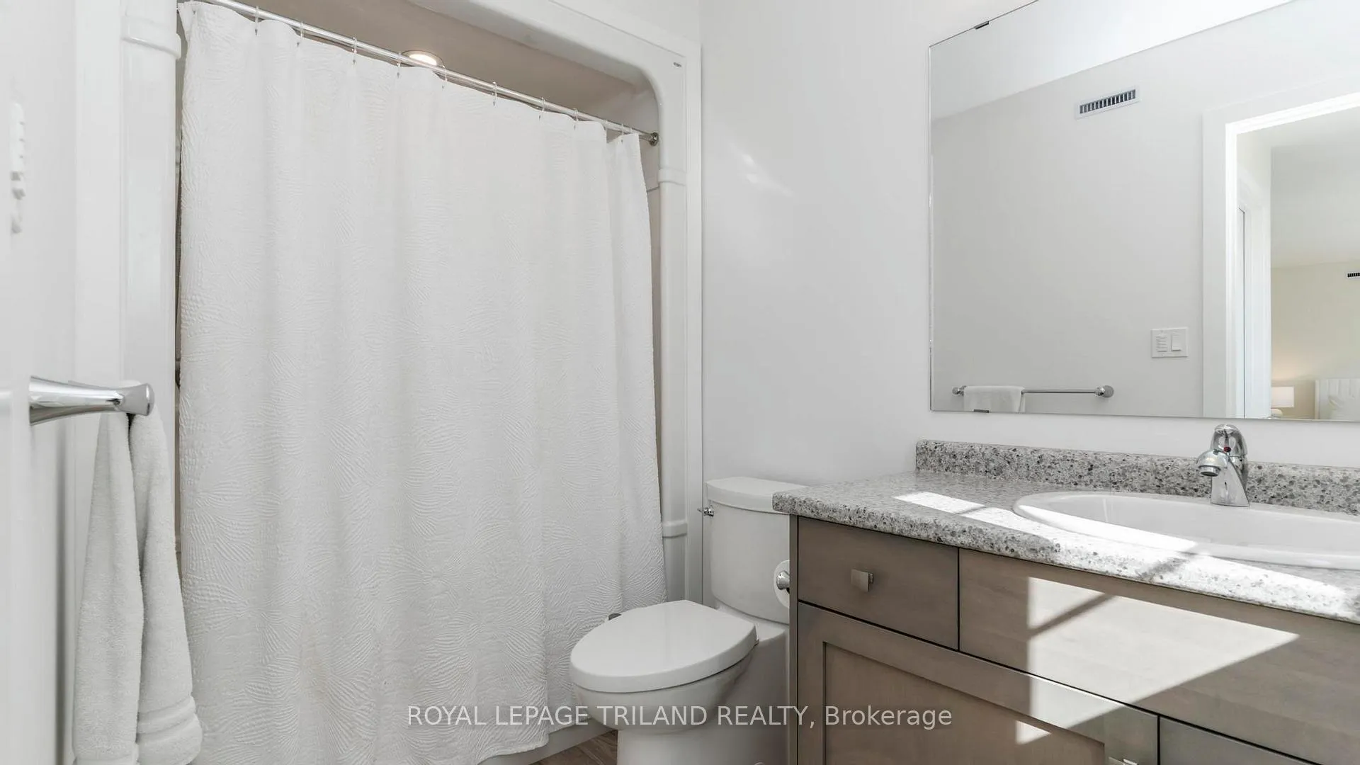 Photo 30 of 131 Empire Parkway, St. Thomas — HOMEH