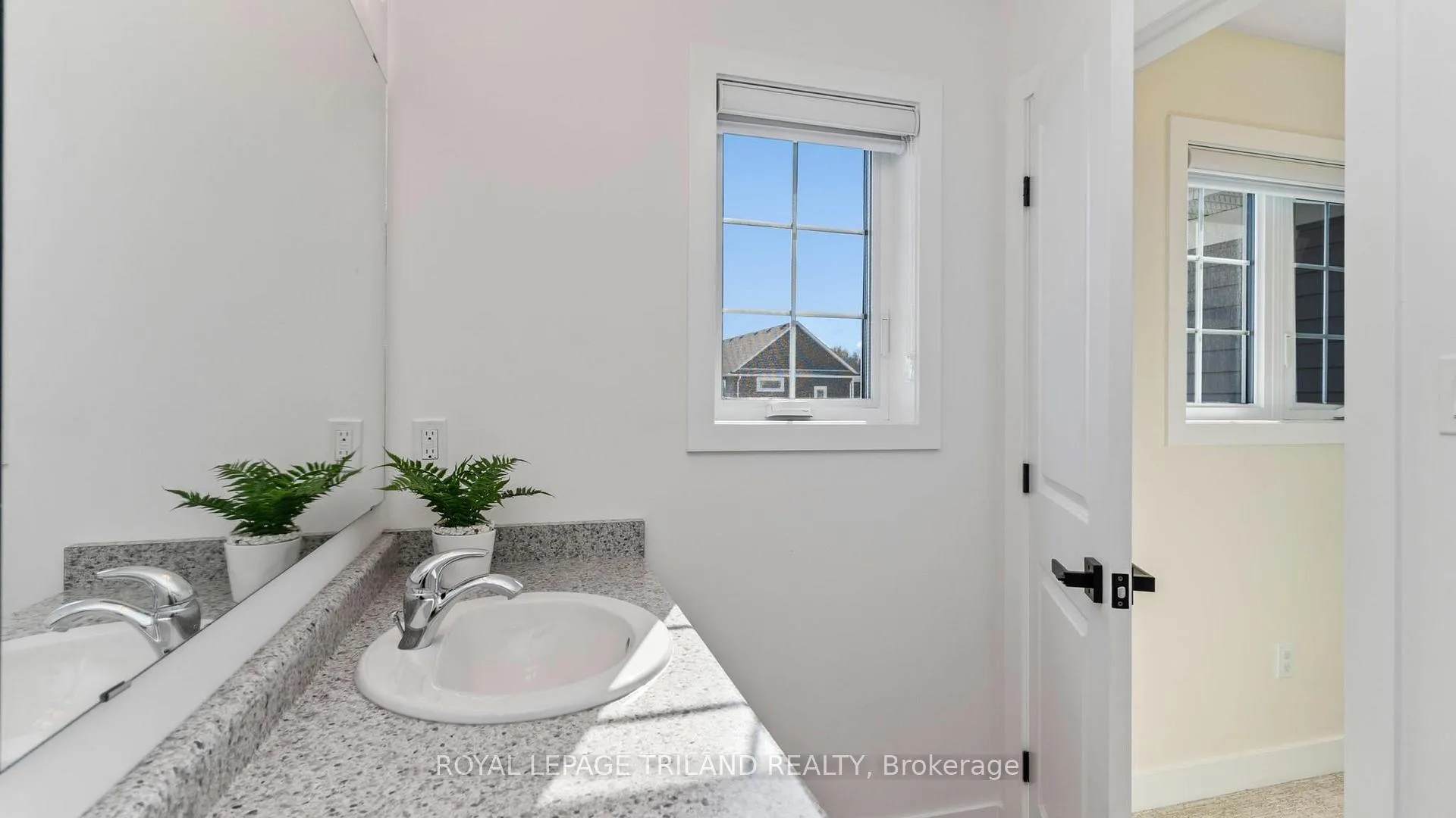 Photo 31 of 131 Empire Parkway, St. Thomas — HOMEH
