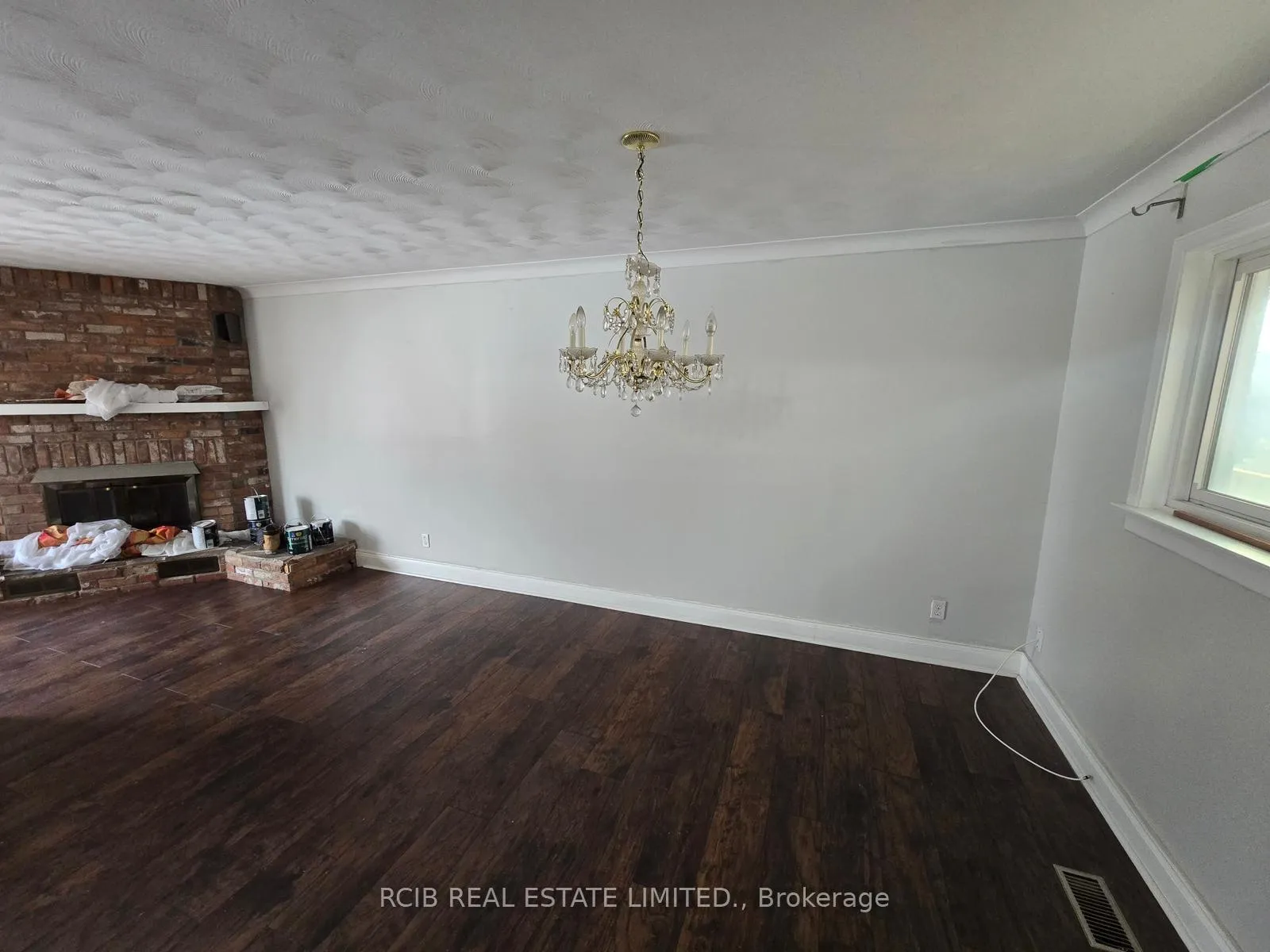 Photo 3 of 35 Carlyle Crescent, Brampton, Brampton East — HOMEH